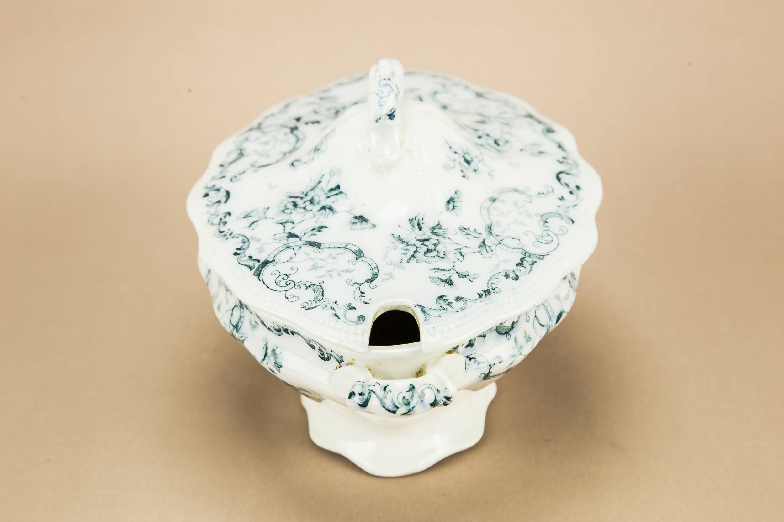 Antique Victorian Pottery — Small green tureen 1