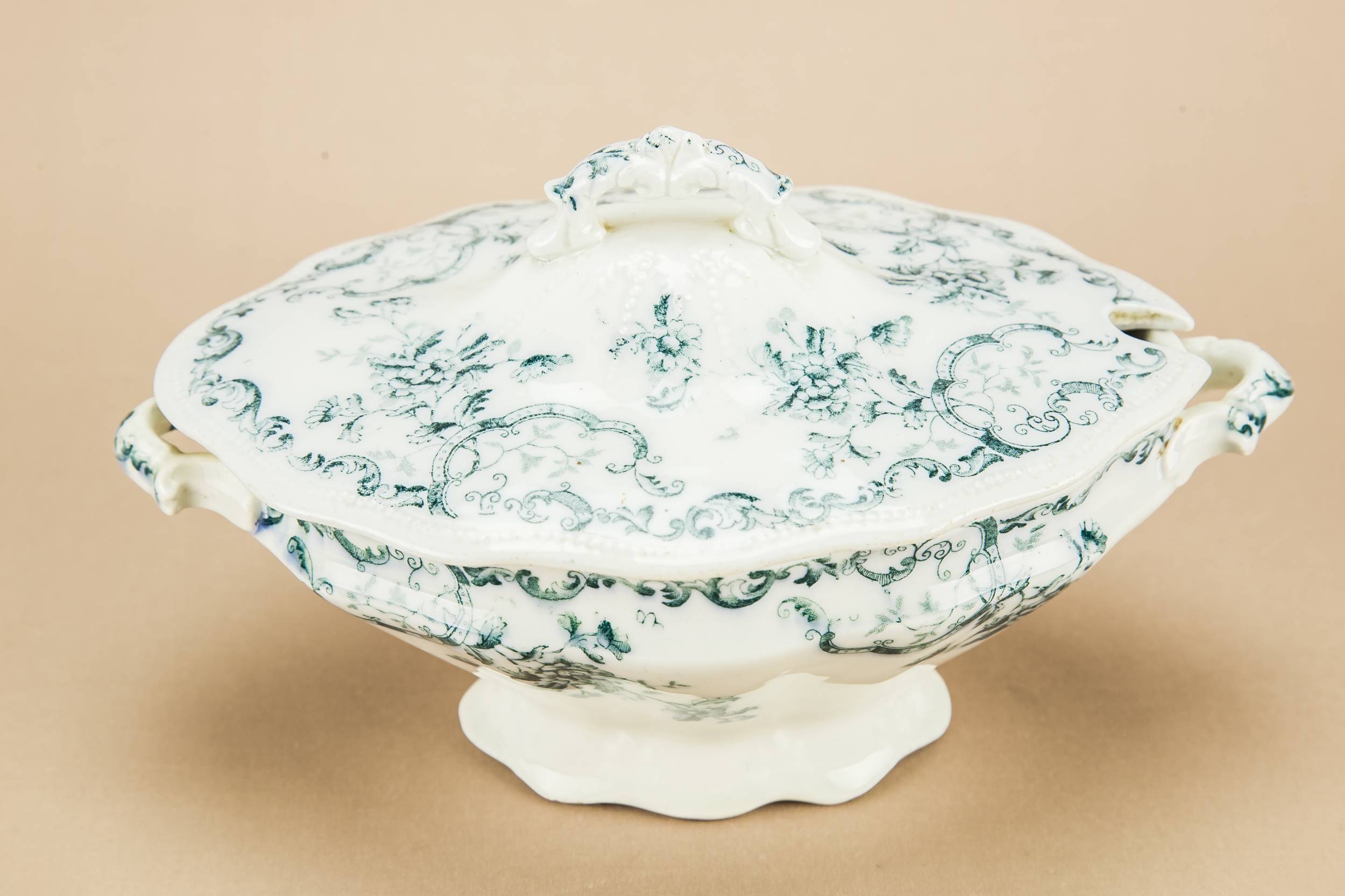 Antique Victorian Pottery — Small green tureen 2