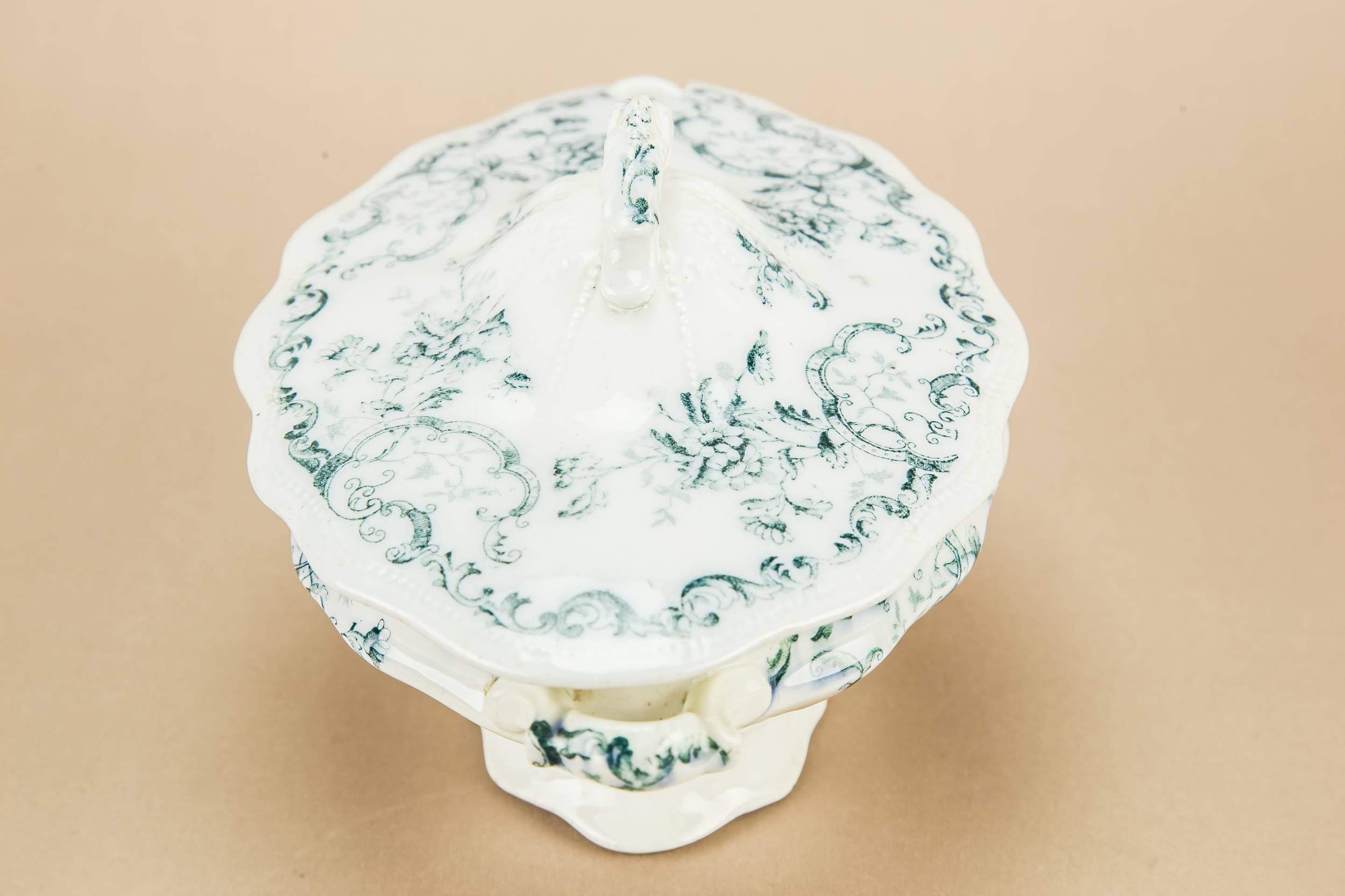 Antique Victorian Pottery — Small green tureen 3