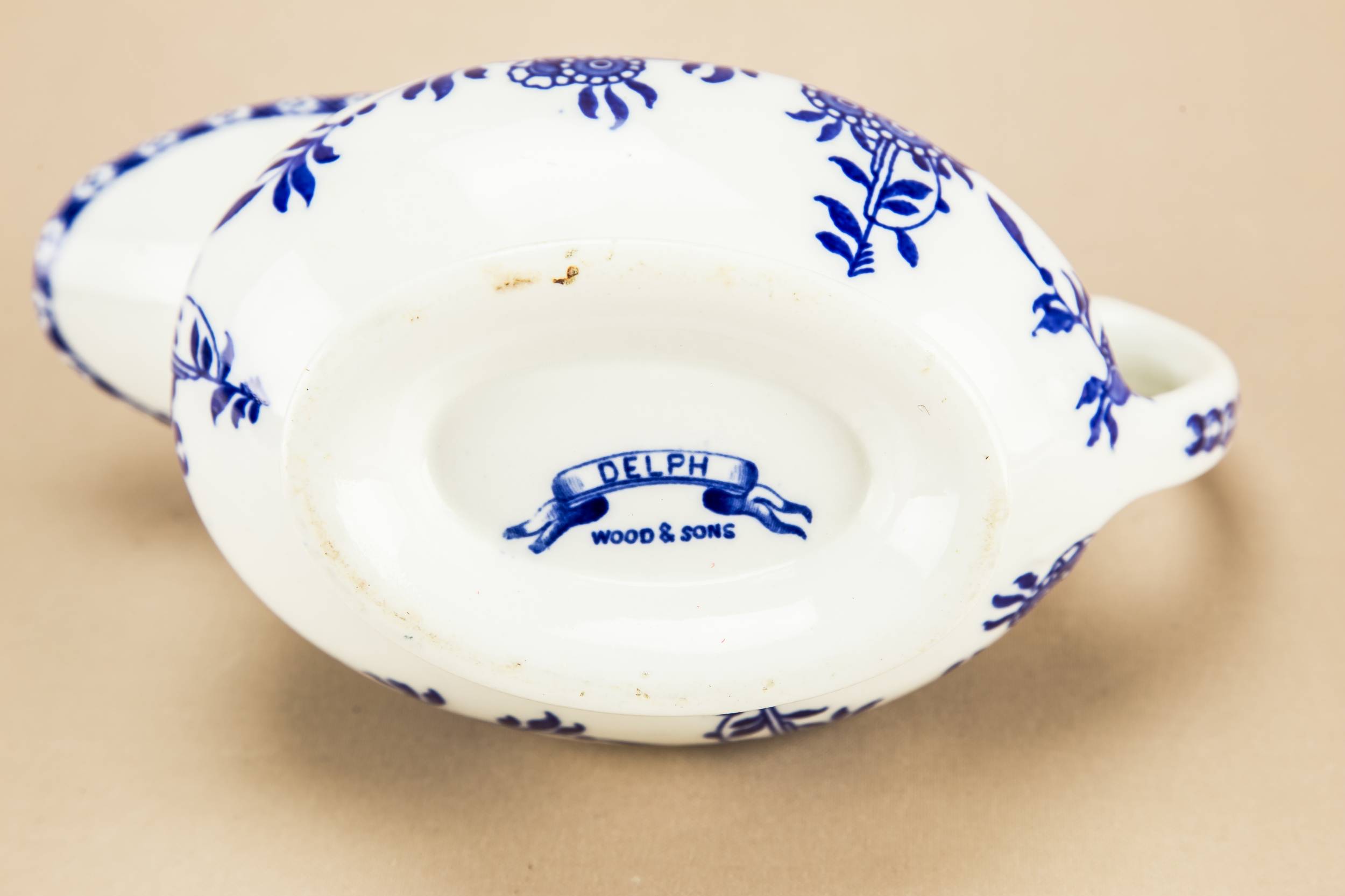 Vintage Blue And — Blue and white gravy boat 4
