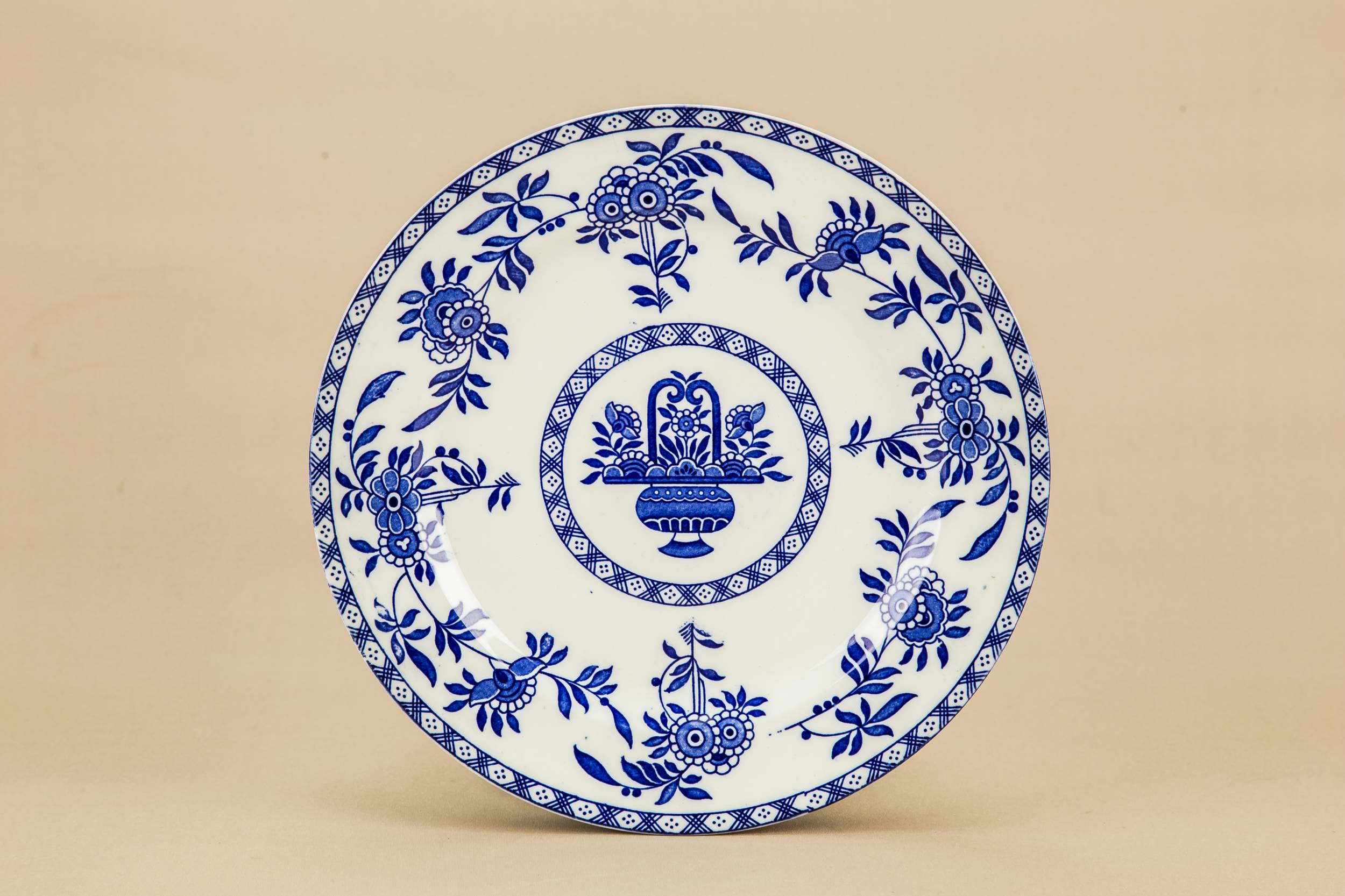 Spectacular Pottery Wood — 6 blue and white dinner plates