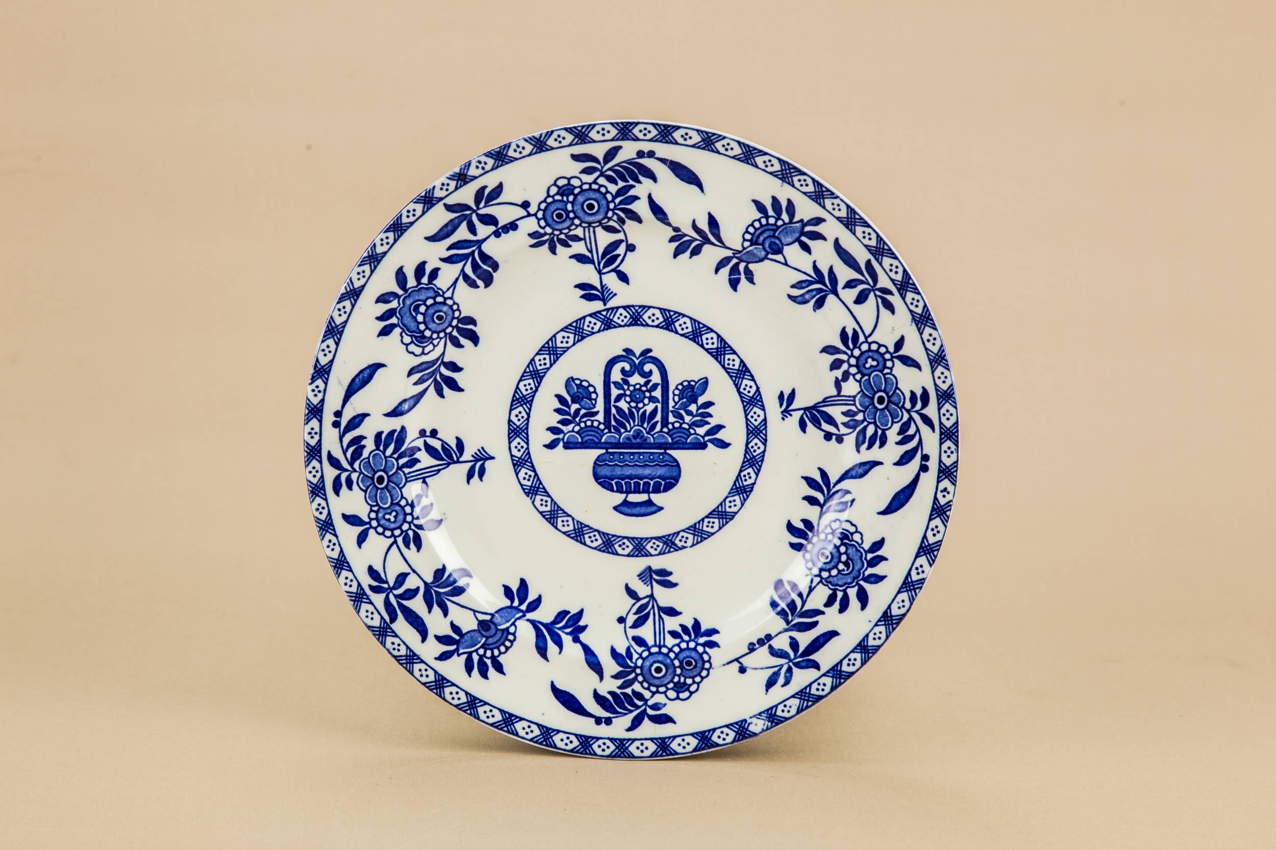 Spectacular Traditional MEDIUM — 6 blue and white medium plates