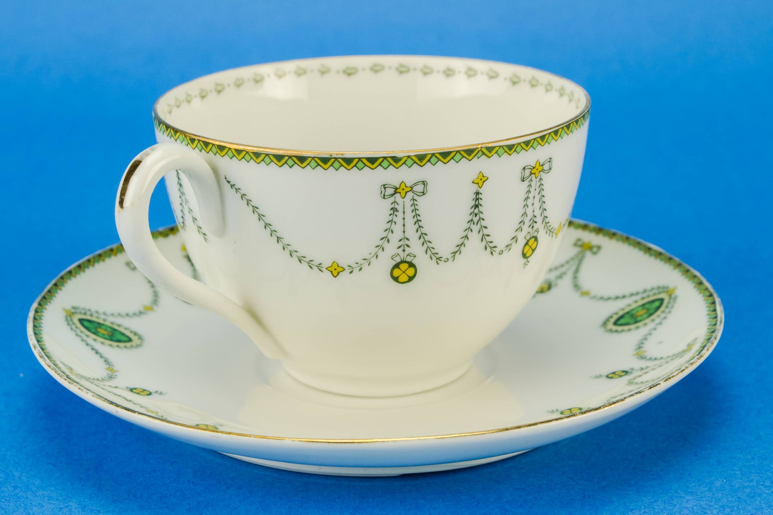 Persons Elegant Antique — Porcelain tea set for six 2