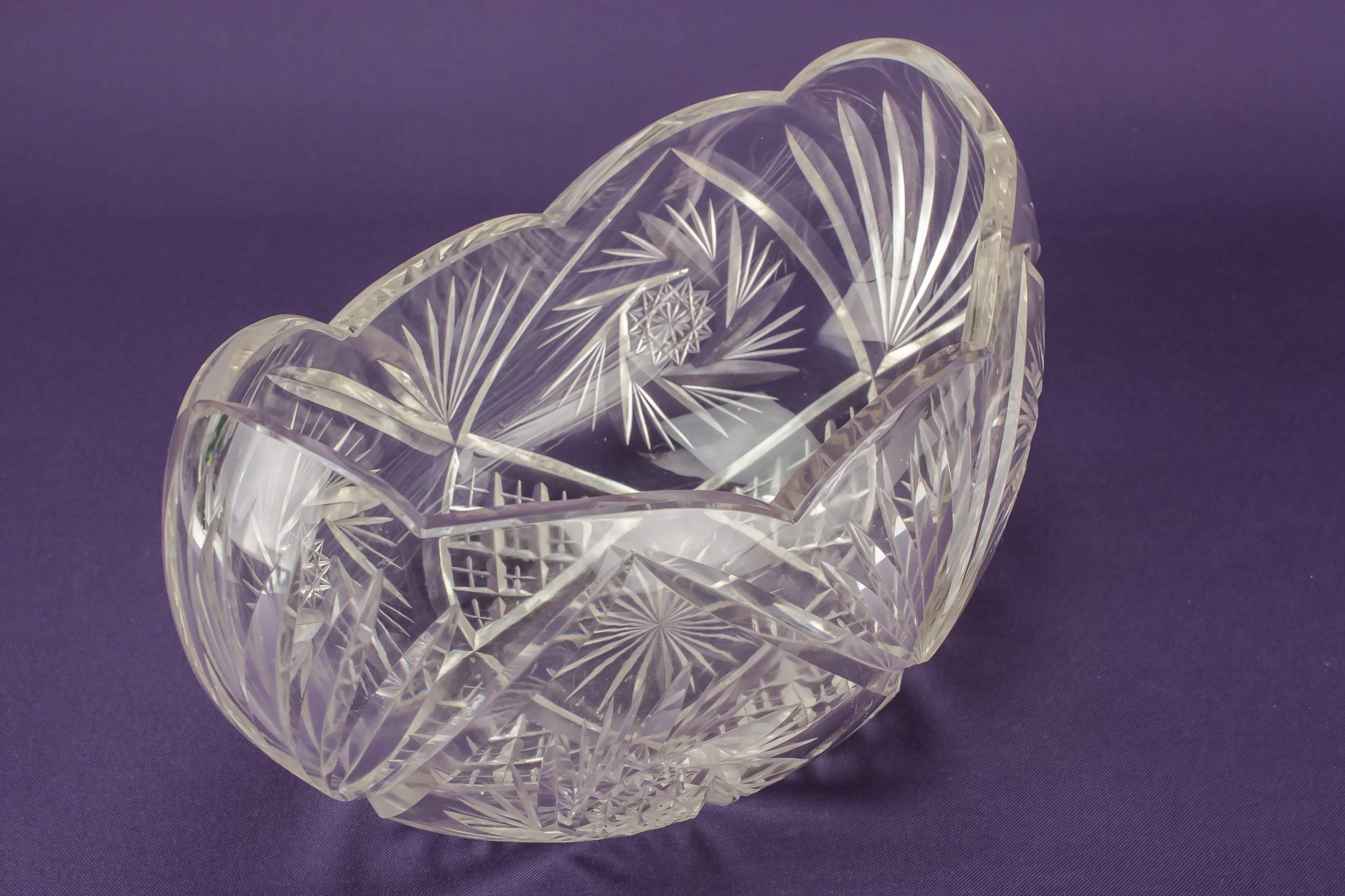 Traditional Cut Glass — Retro cut glass bowl 1