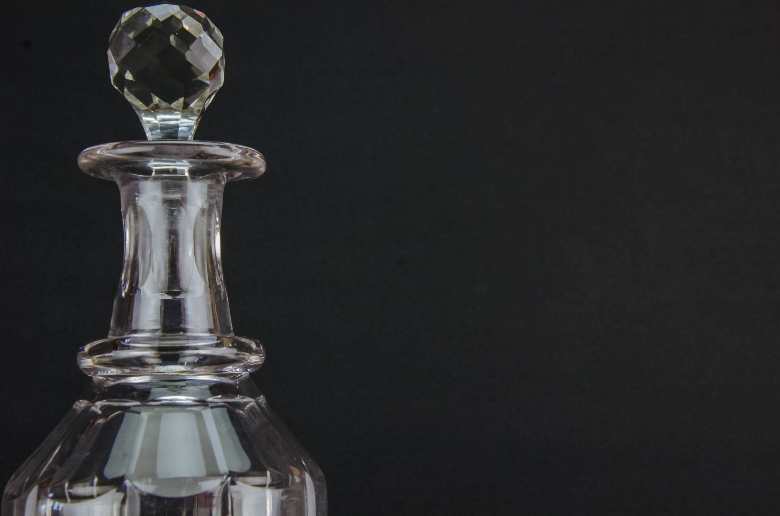 Cut Glass Crystal — Cut glass barrel decanter 2