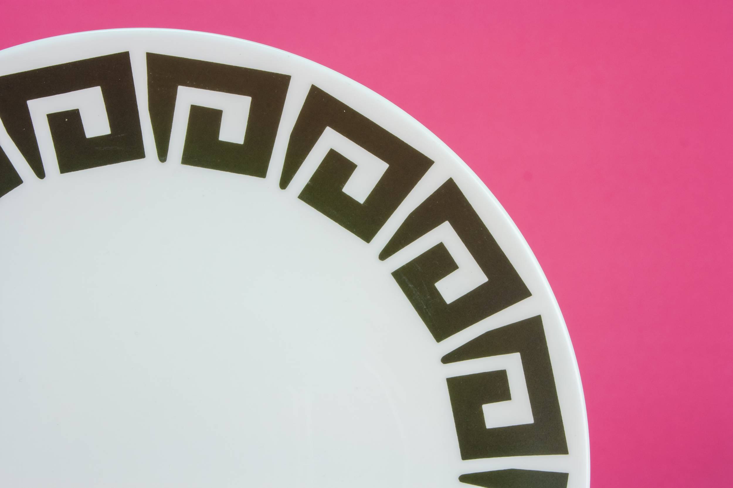 Bone China Charming — 6 Modernist bone china plates 1