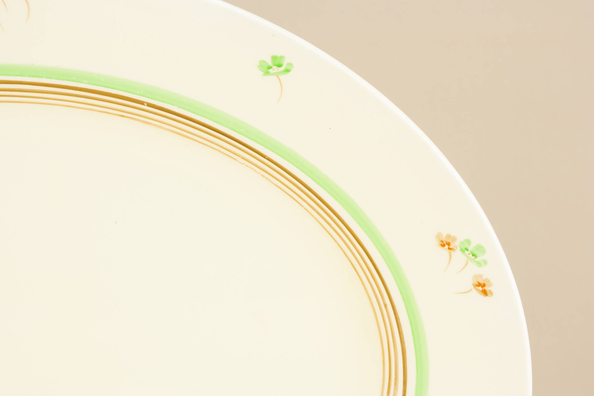 Vintage Elegant Pottery — Minimalist serving platter 1