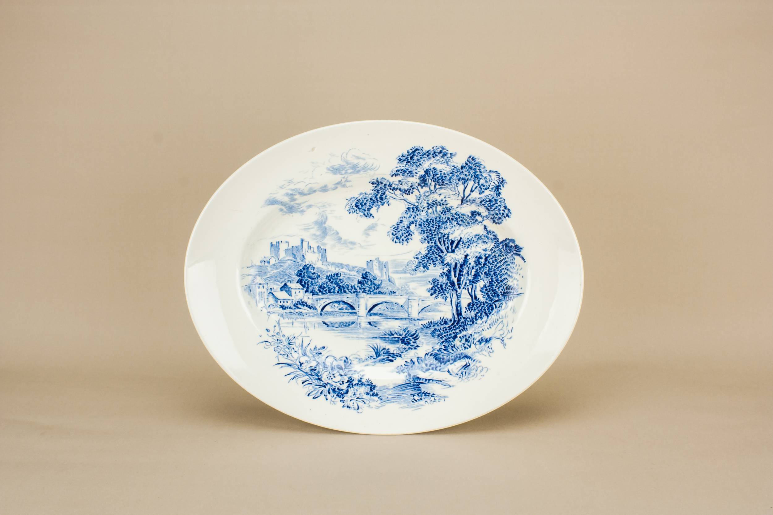Vintage Retro Countryside — Retro pottery platter