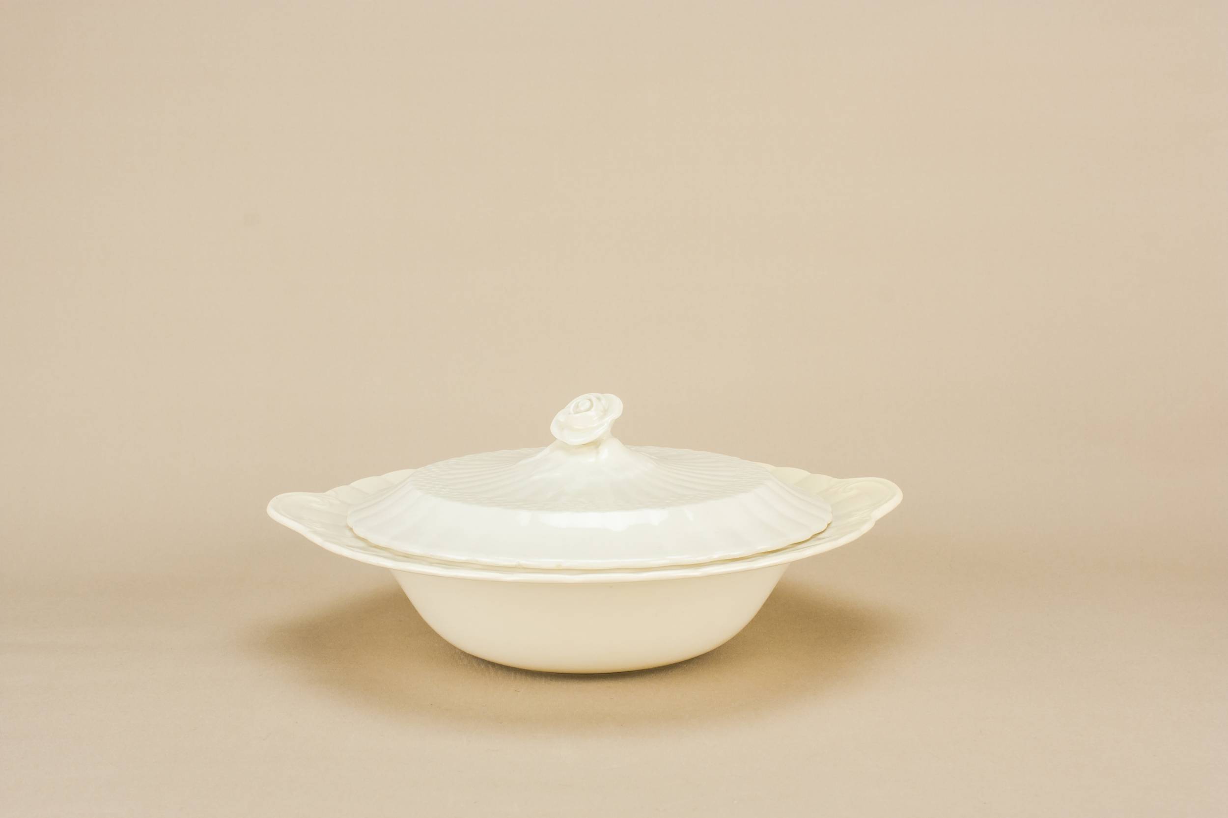 Vintage Festive Roses — Traditional pottery tureen