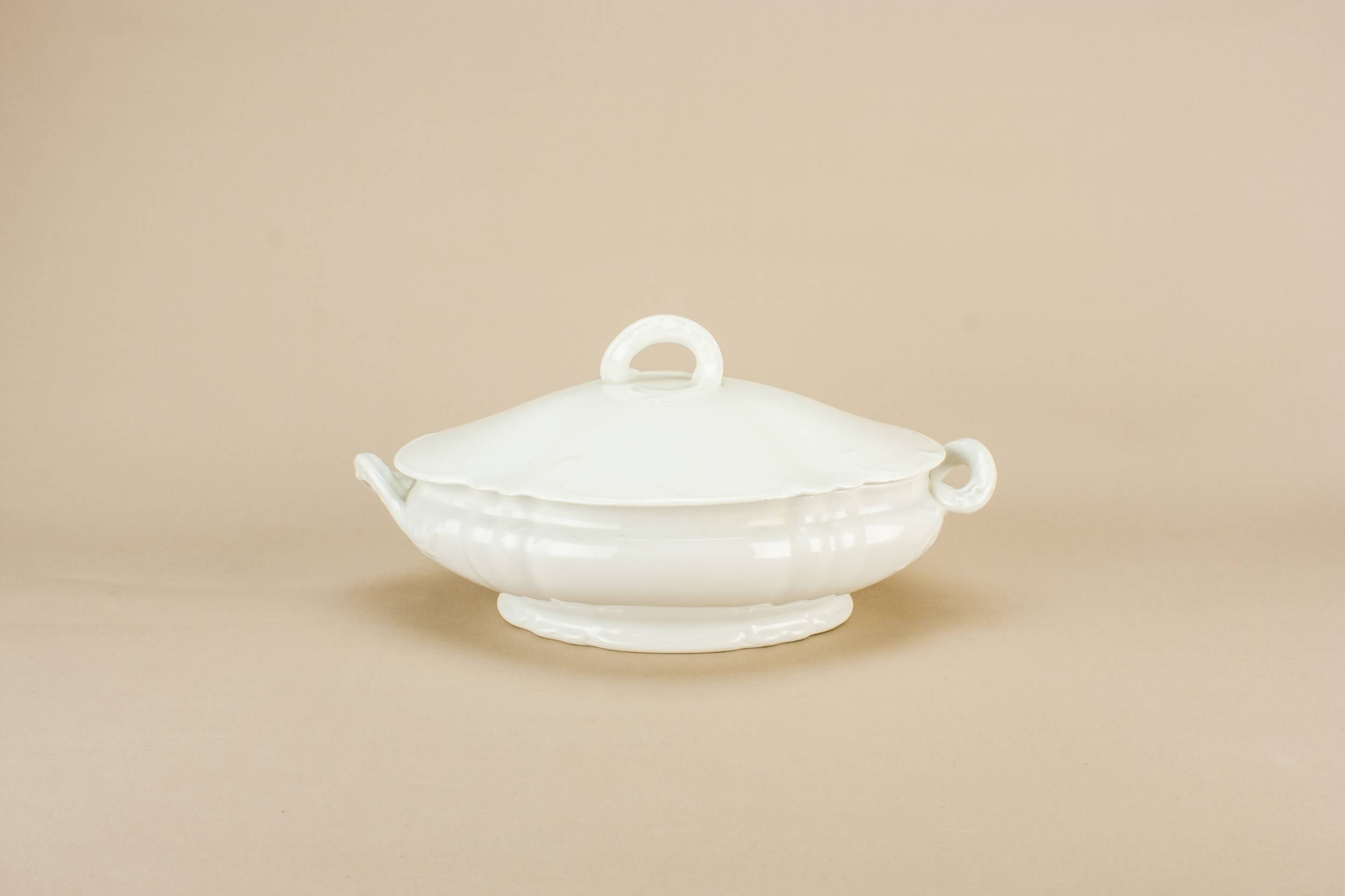 Elegant Porcelain John — White serving tureen