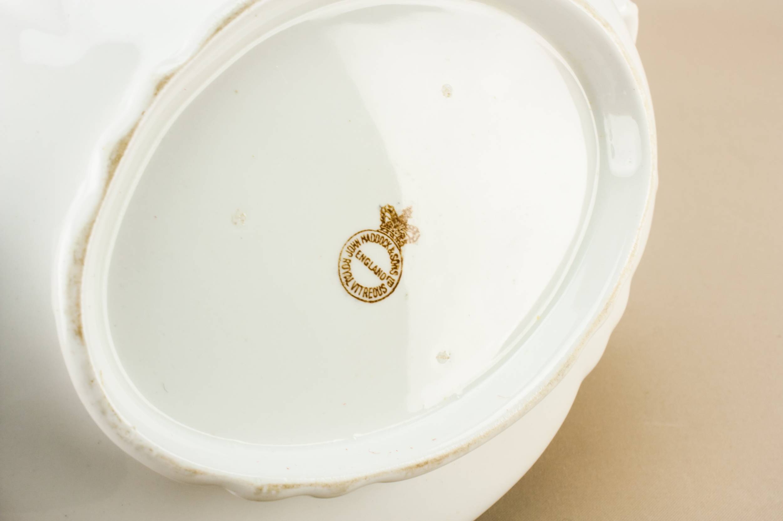 Elegant Porcelain John — White serving tureen 4