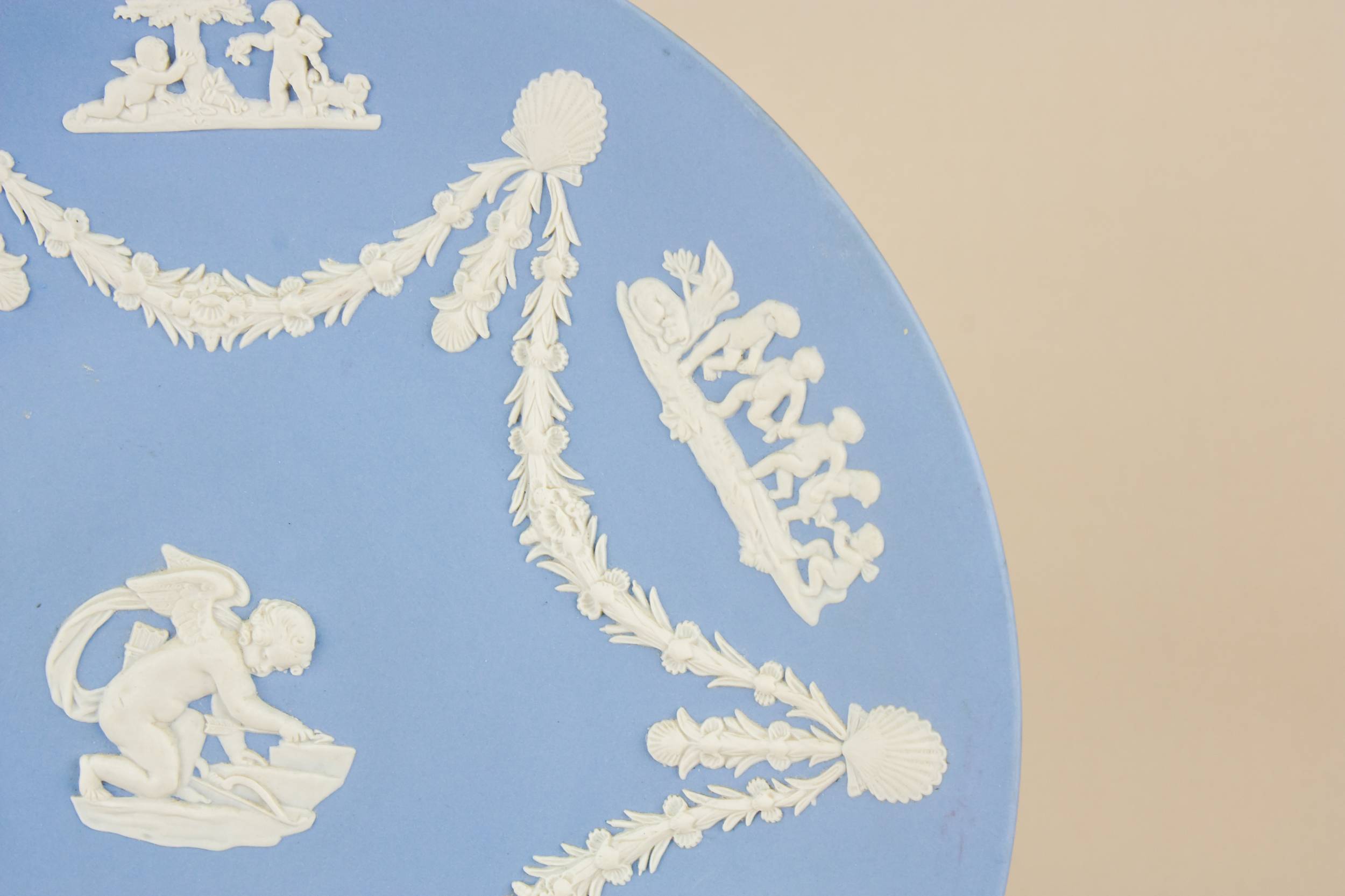 Porcelain Elegant Figures — Jasperware porcelain bowl 1