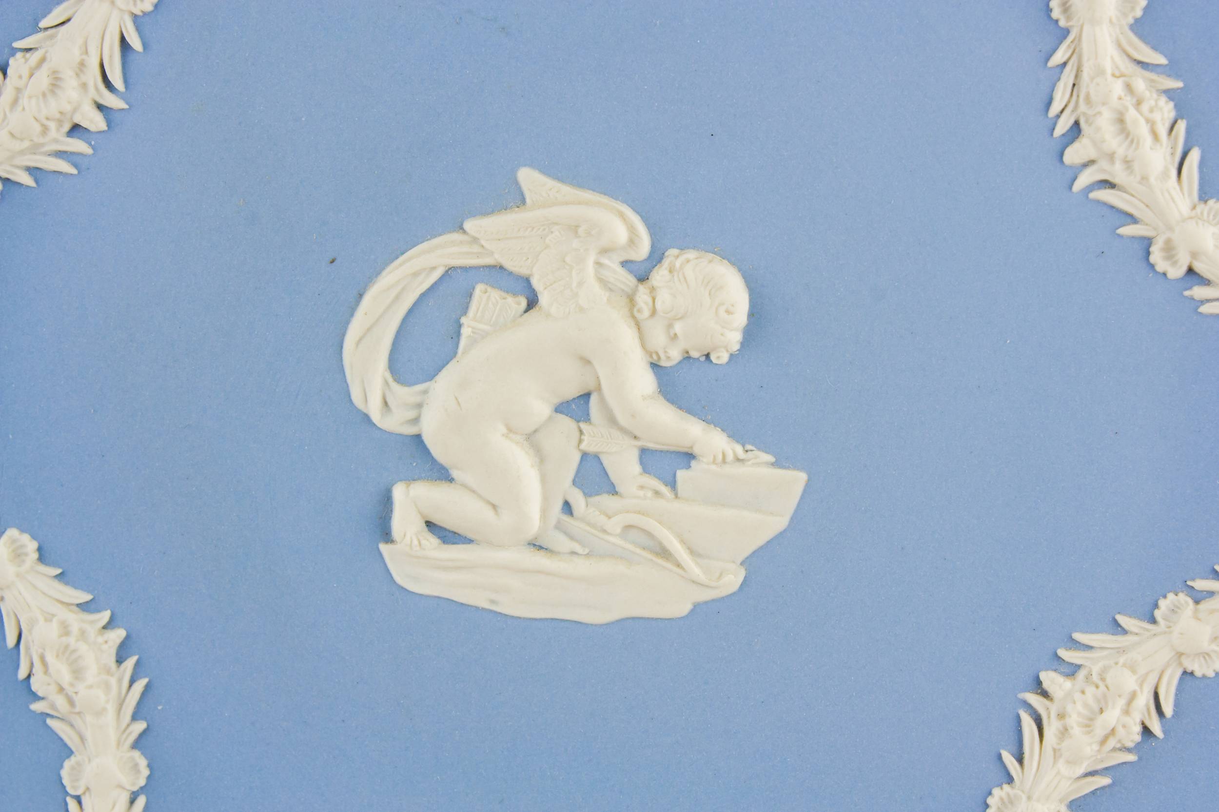 Porcelain Elegant Figures — Jasperware porcelain bowl 2