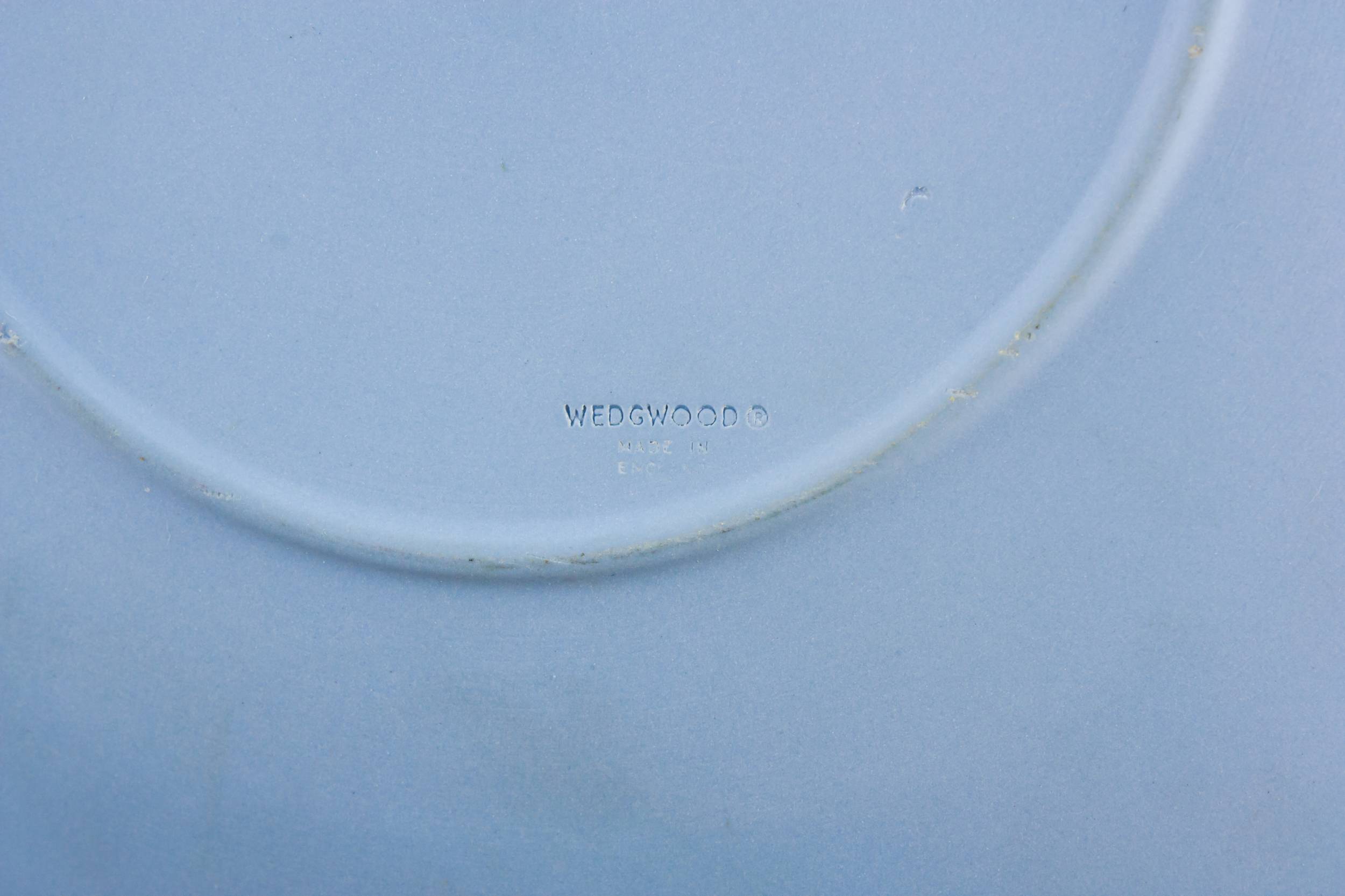 Porcelain Elegant Figures — Jasperware porcelain bowl 3