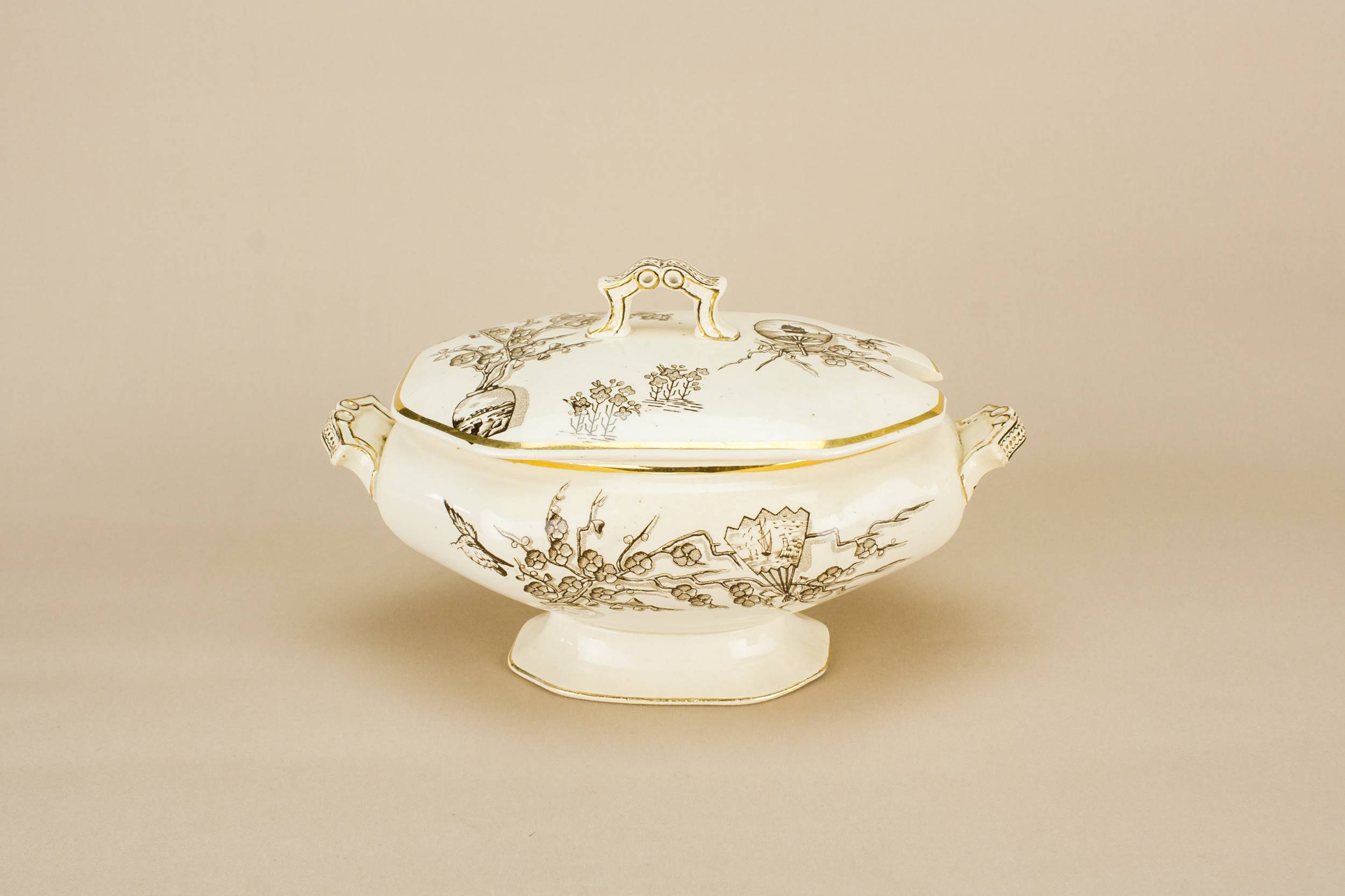 Stylish Antique Cherry — Small gravy tureen
