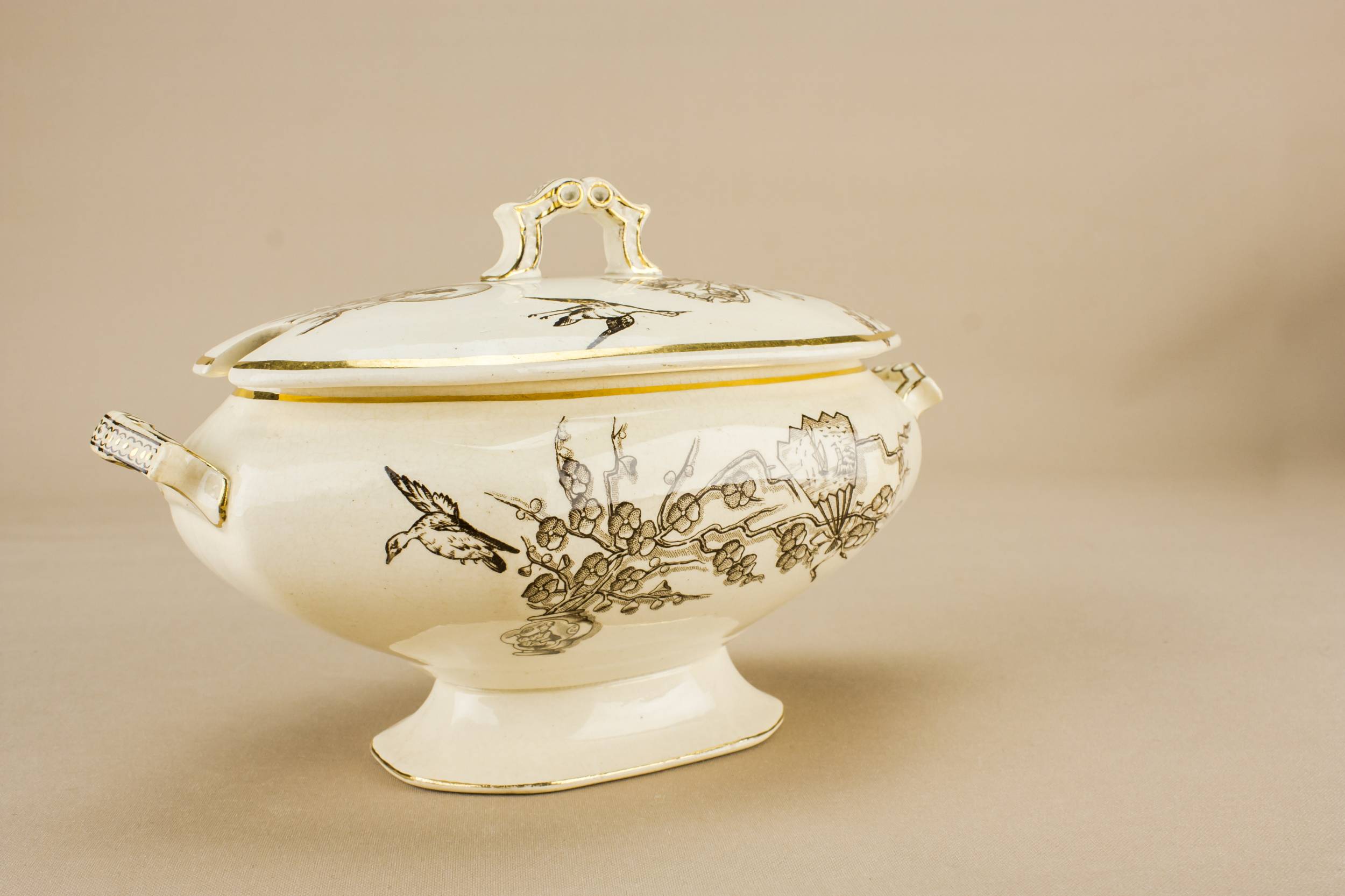 Stylish Antique Cherry — Small gravy tureen 2