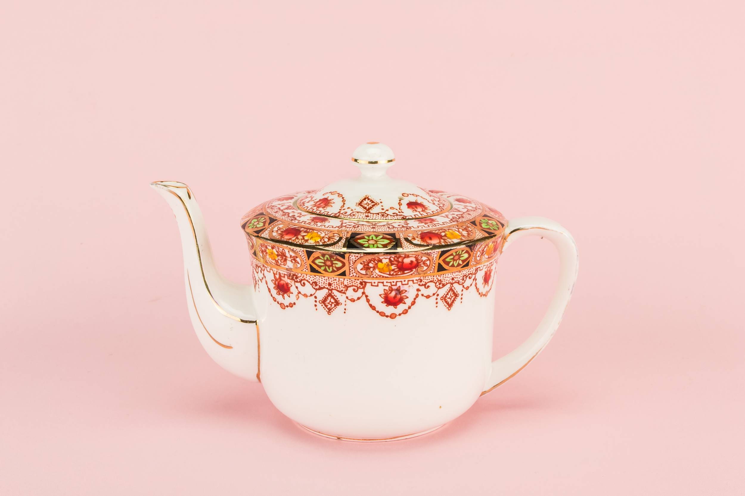 Beautiful Neo-Classical Floral — Medium bone china teapot