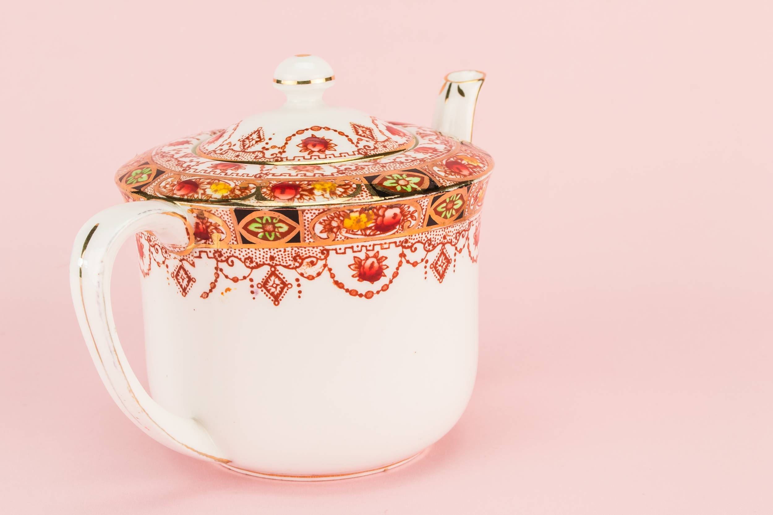 Beautiful Neo-Classical Floral — Medium bone china teapot 1