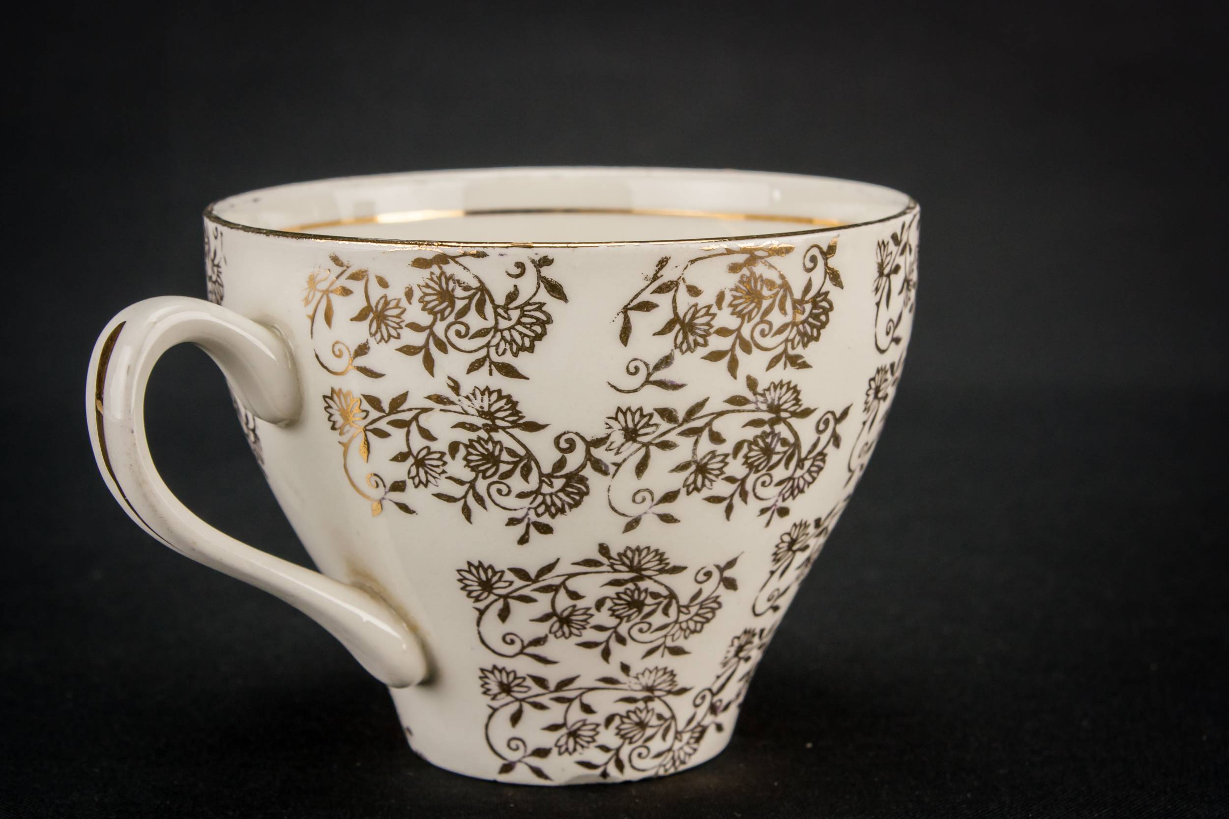 Persons Slick Vintage — Gold pottery tea set for five 5