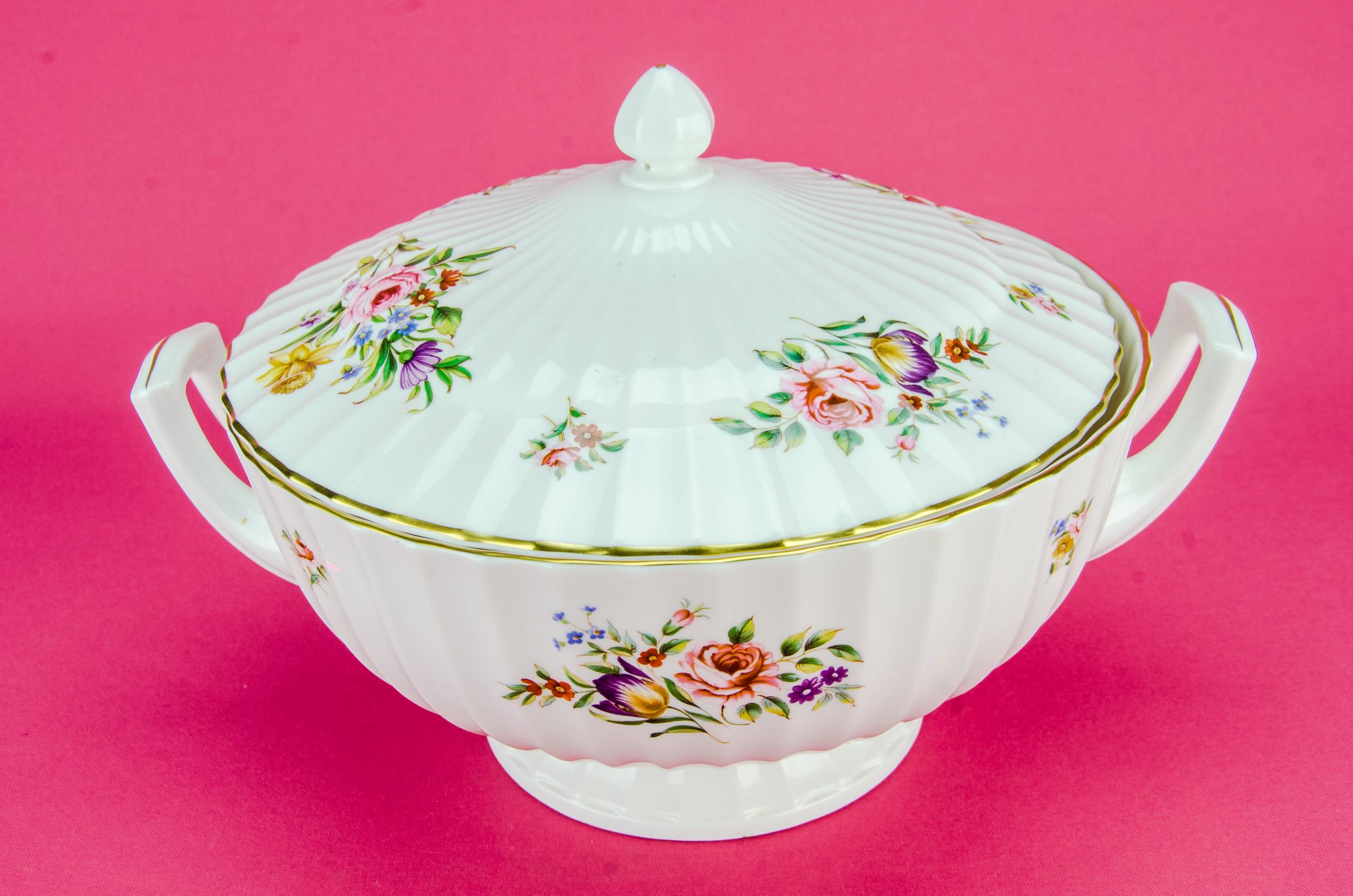 Vintage Retro TUREEN — Large bone china tureen 1