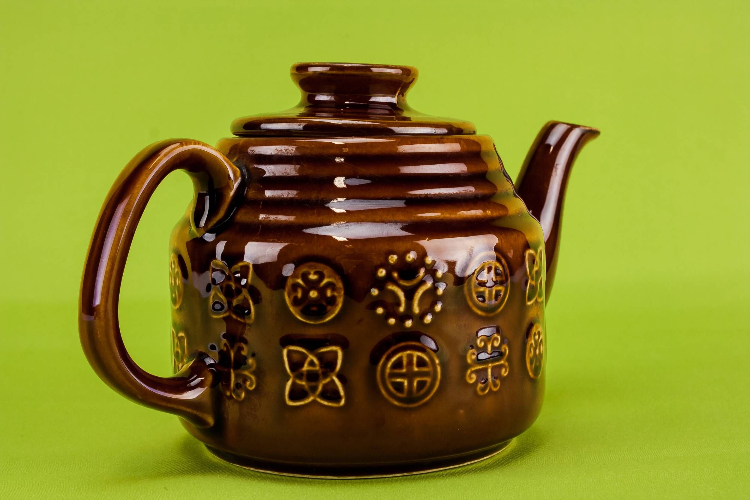 Vintage Imposing Geometric — Pottery Modernist teapot 1