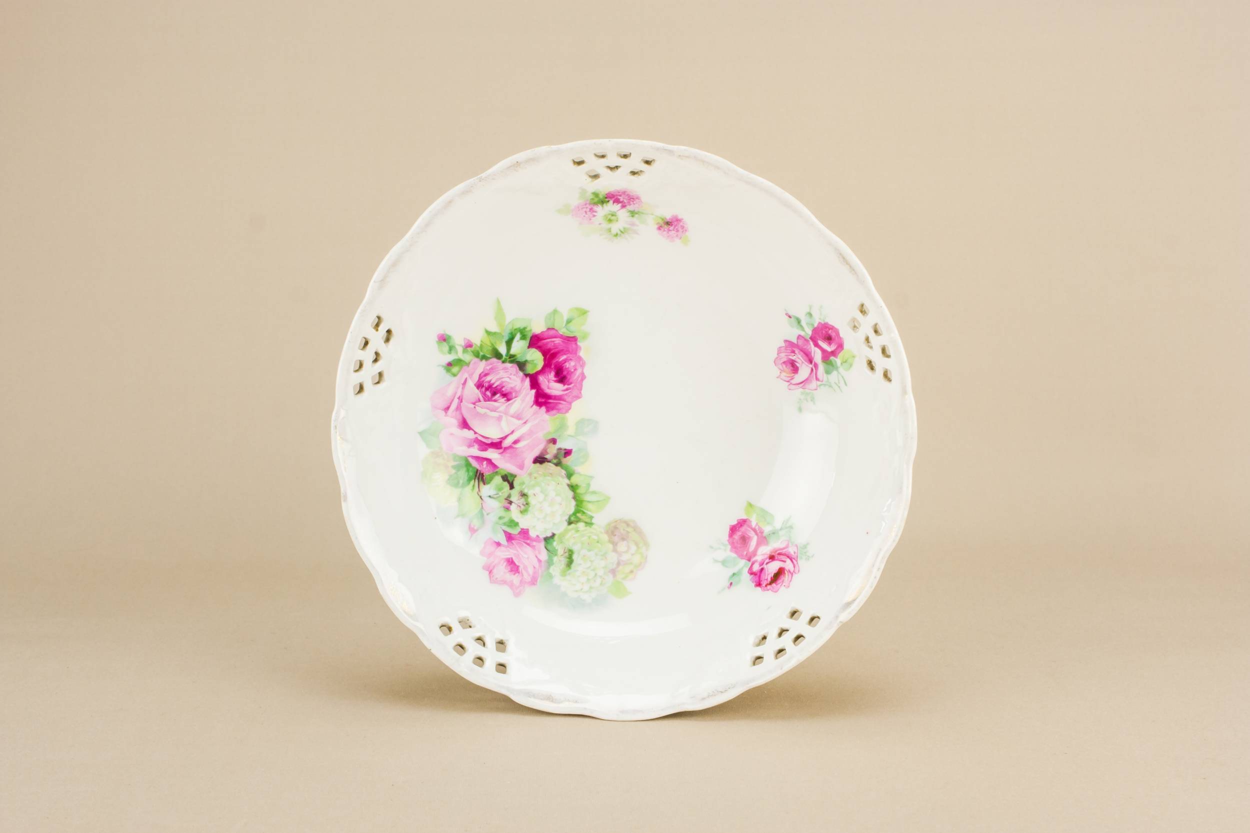 Antique Porcelain Roses — Porcelain serving bowl