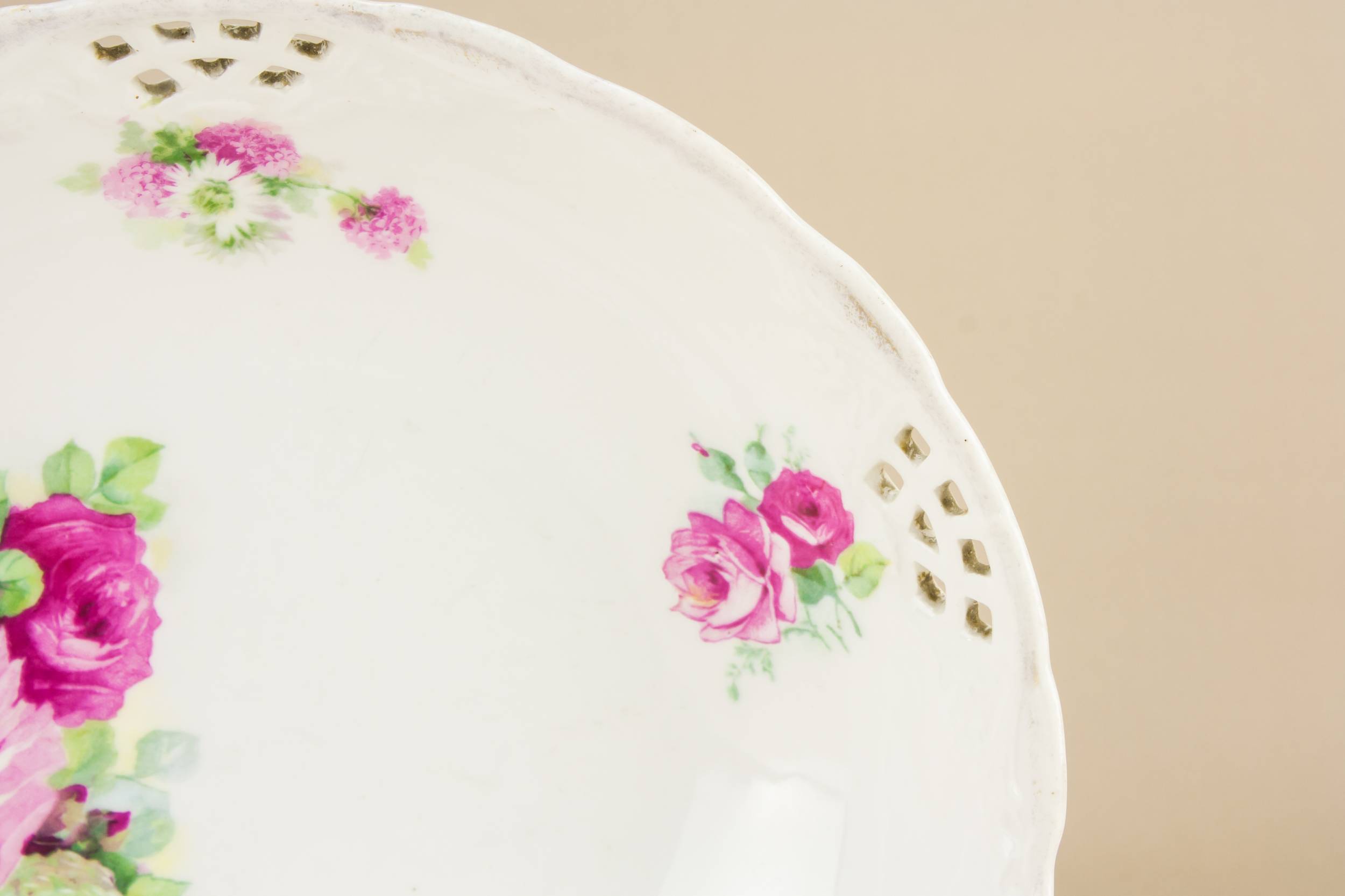 Antique Porcelain Roses — Porcelain serving bowl 1