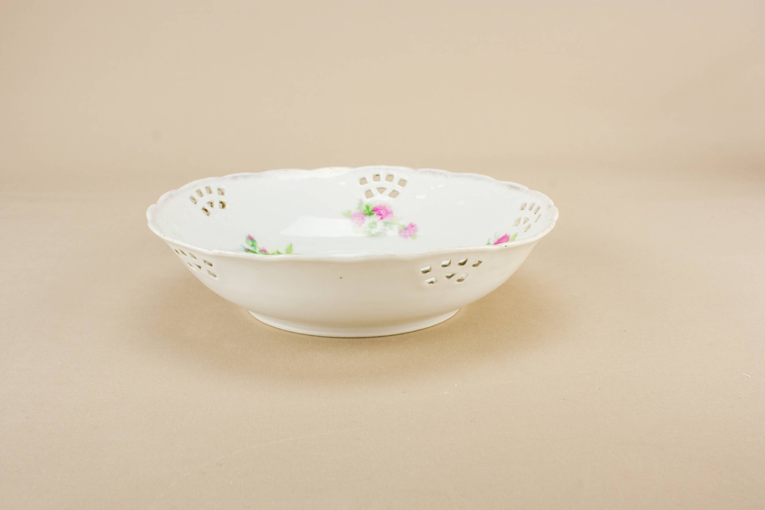 Antique Porcelain Roses — Porcelain serving bowl 2