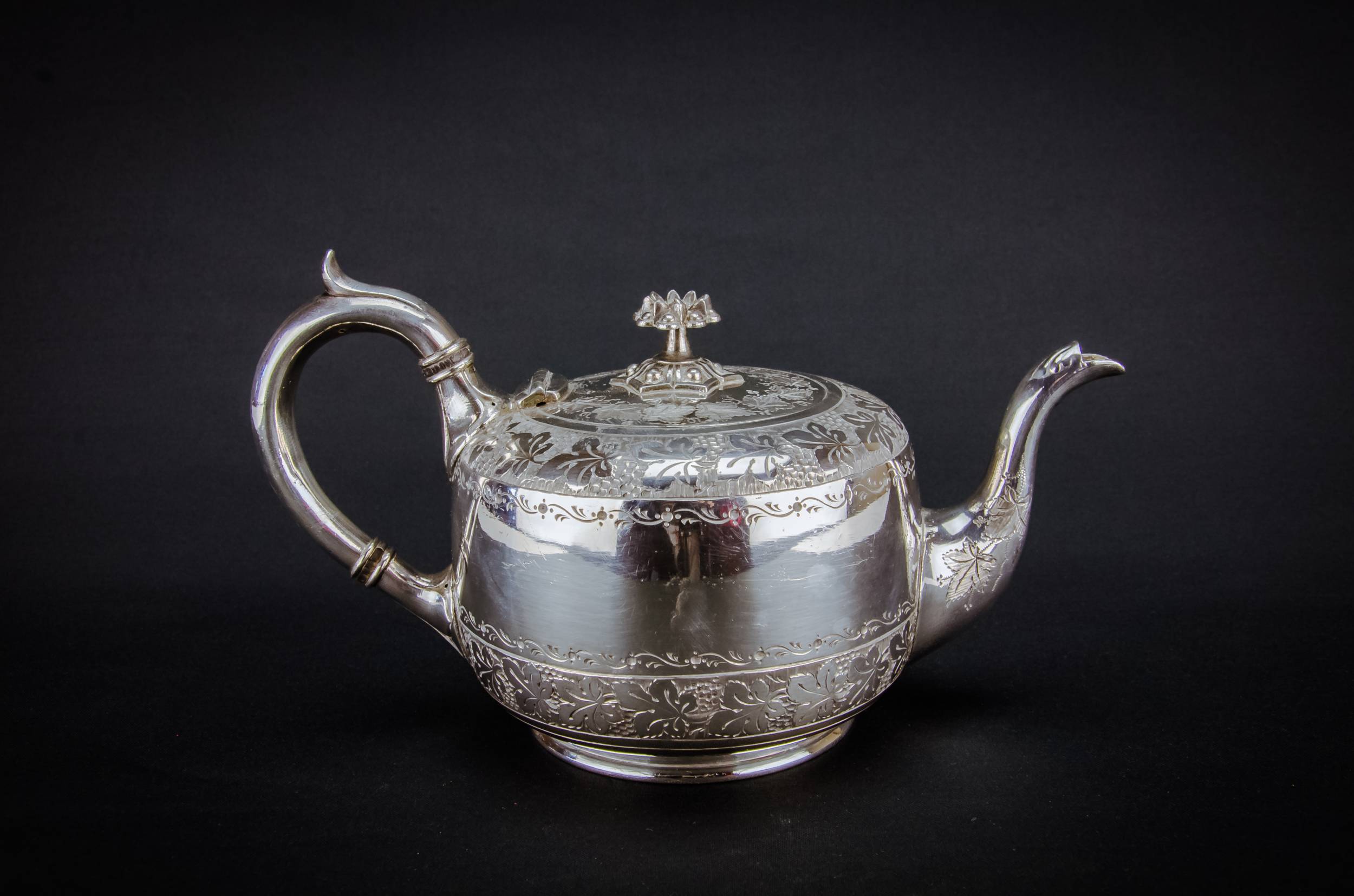 Luxurious Antique TEAPOT — Victorian teapot 0.6L