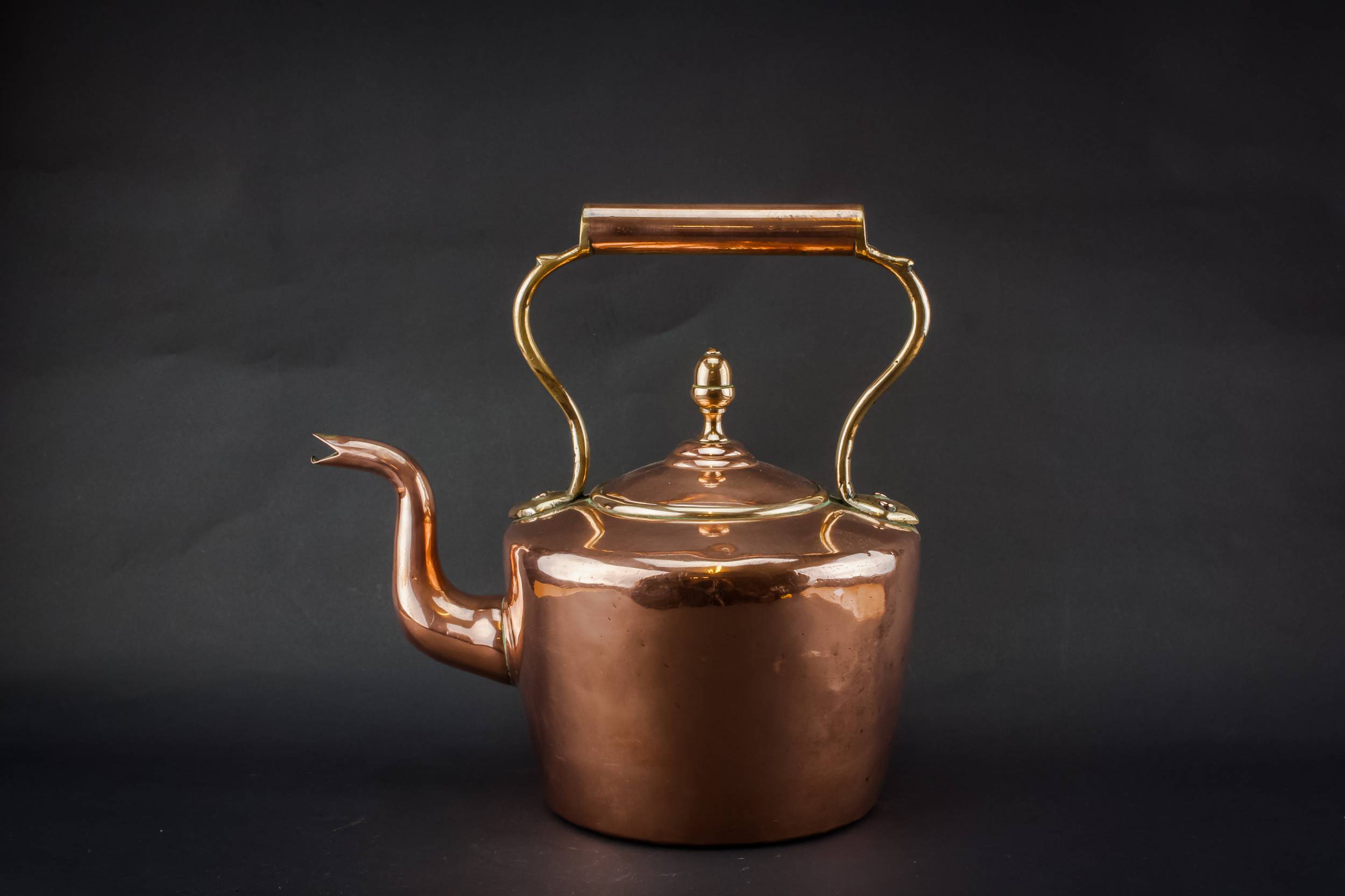 Copper Classical Round — High Victorian copper kettle