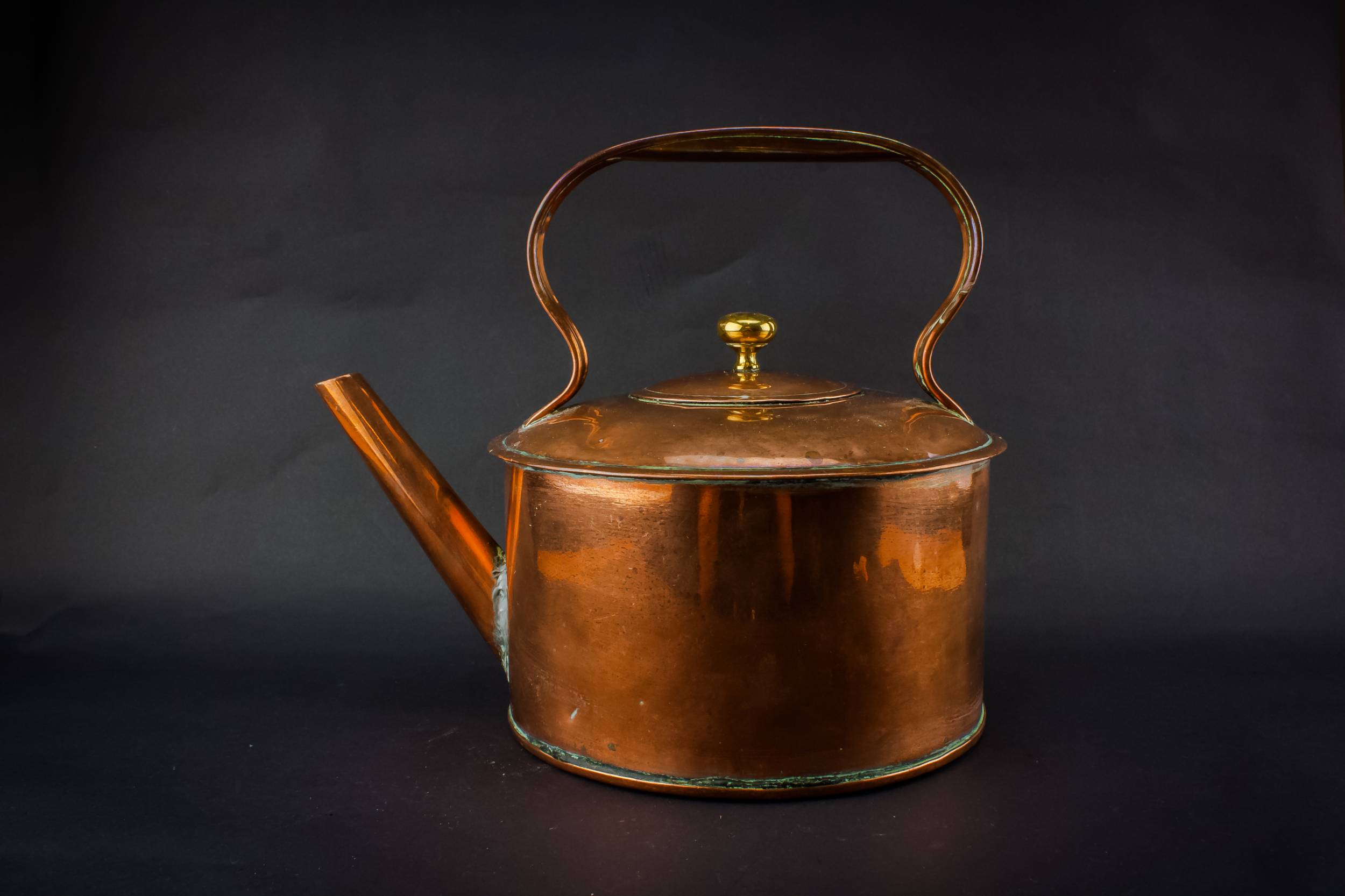 Copper Striking Serving — Large copper kettle