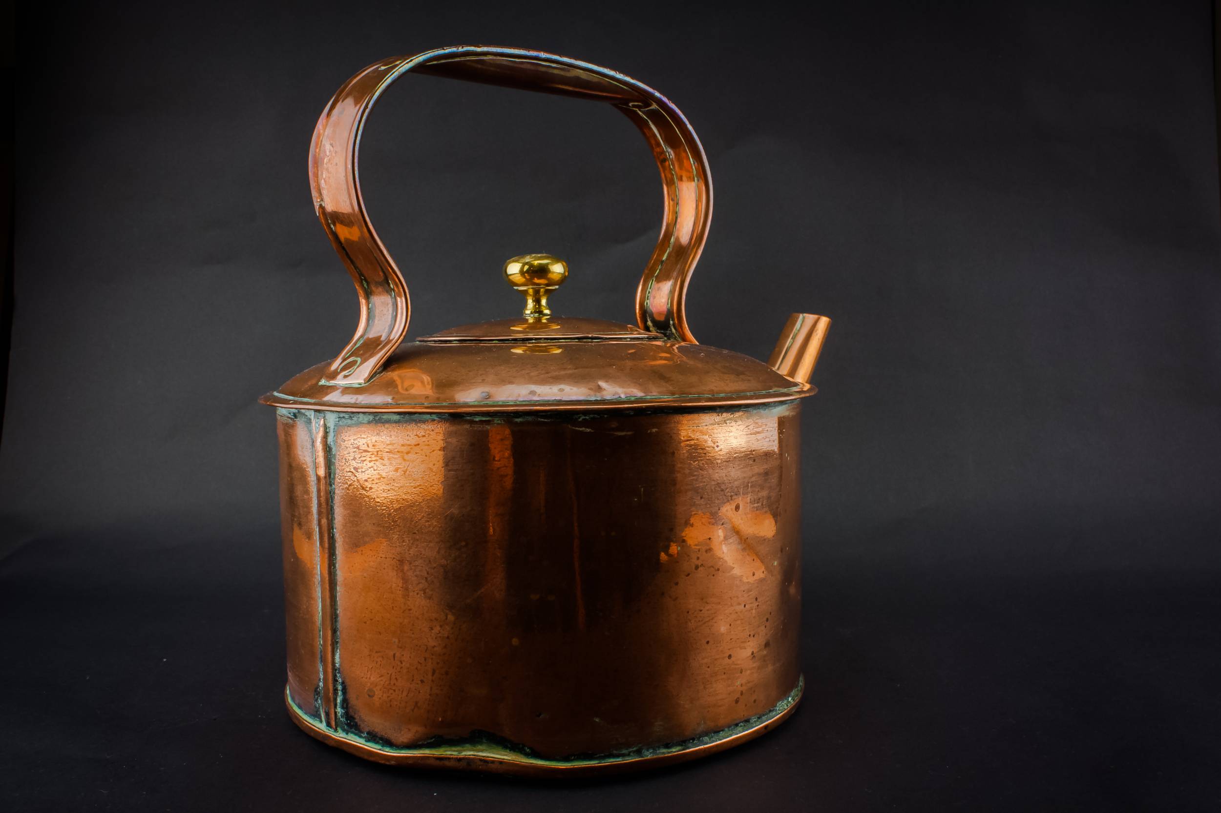Copper Striking Serving — Large copper kettle 1