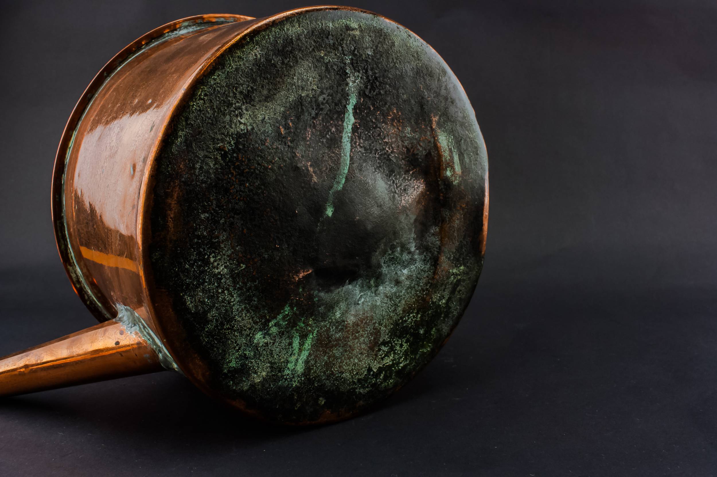 Copper Striking Serving — Large copper kettle 4