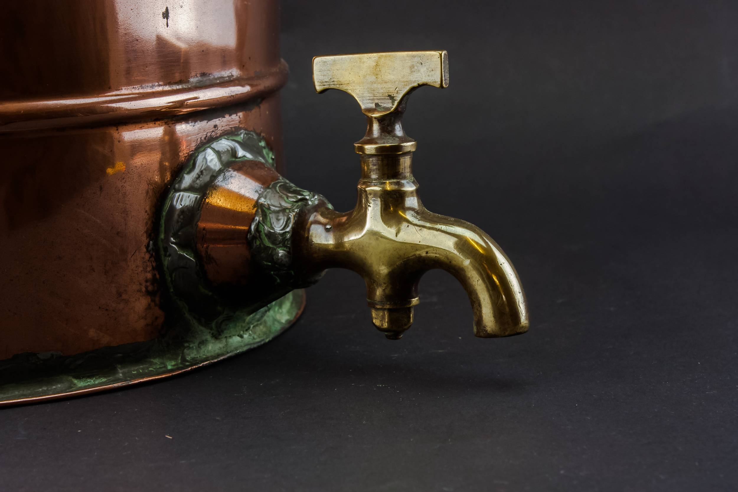 Antique Rustic Copper — Large hot water cistern 1