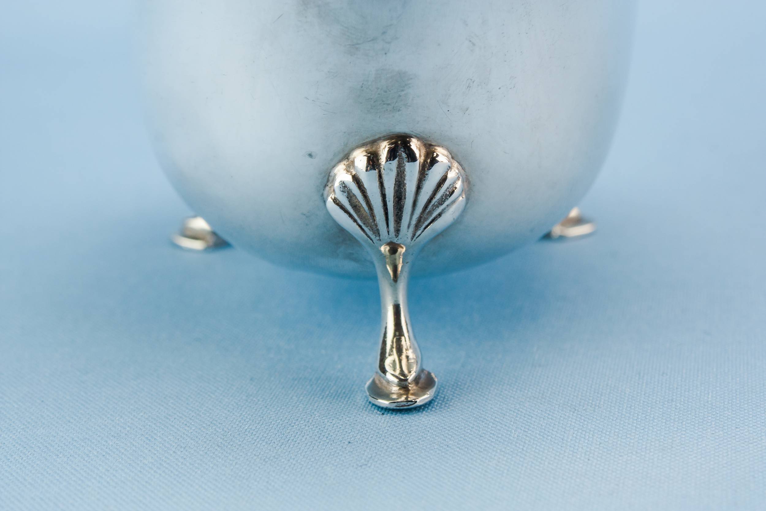 Neo-Classical Vintage GRAVY — Silver gravy boat 4