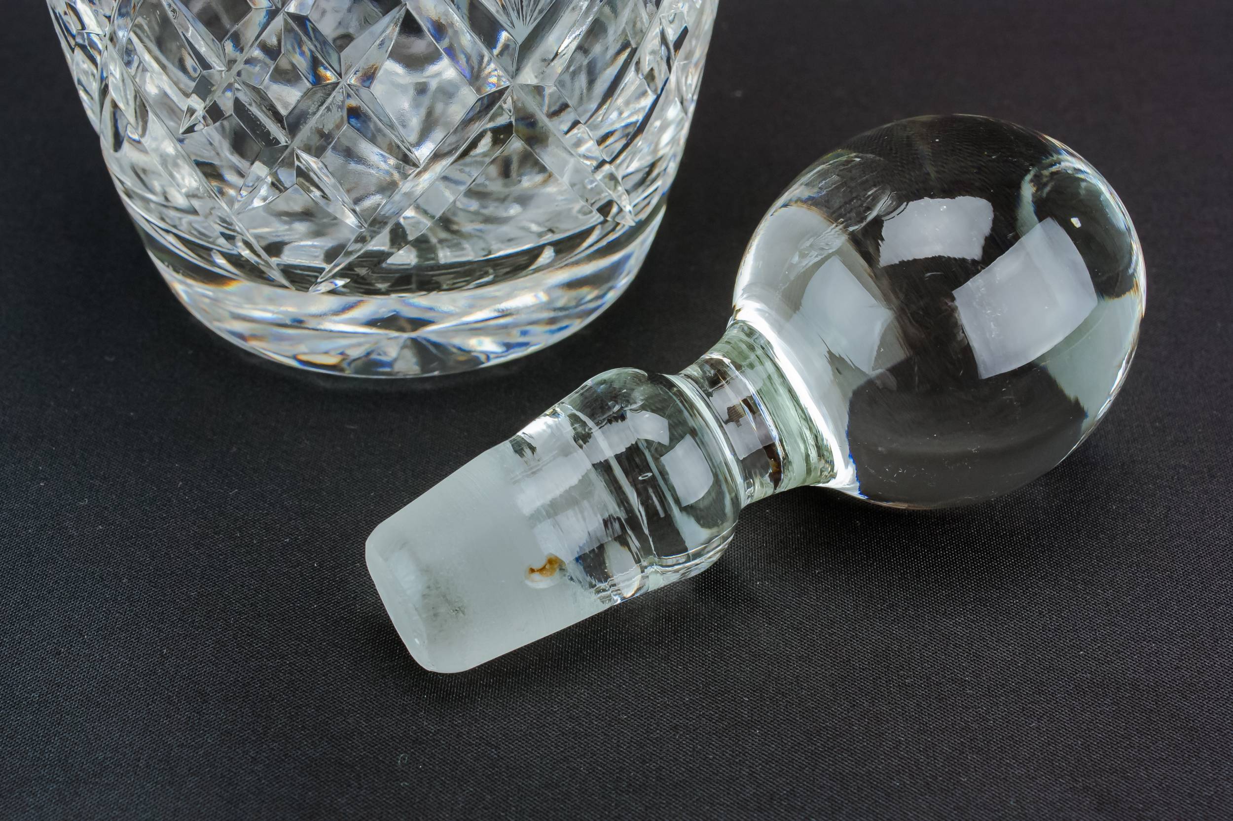 Cut Glass Crystal — Cut glass whisky decanter 2