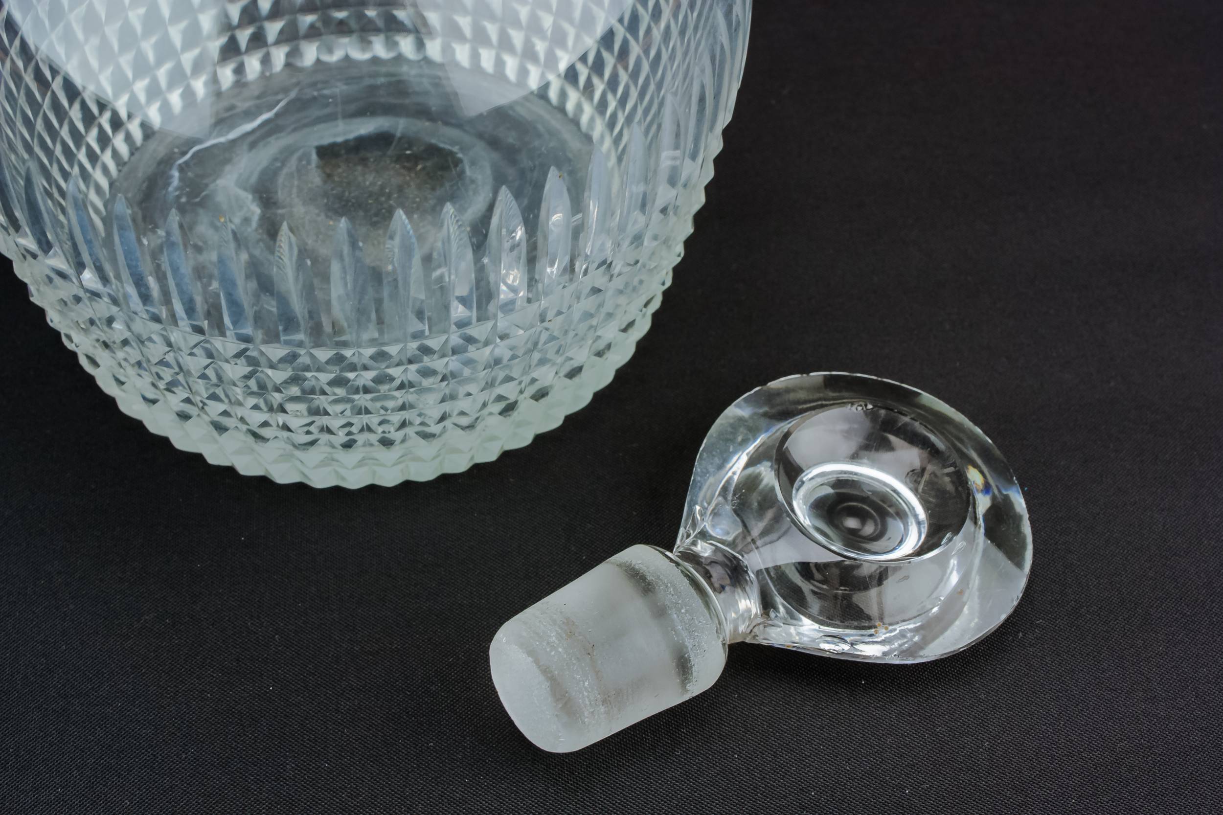 Barrel Medium Wine — Cut glass barrel decanter 2