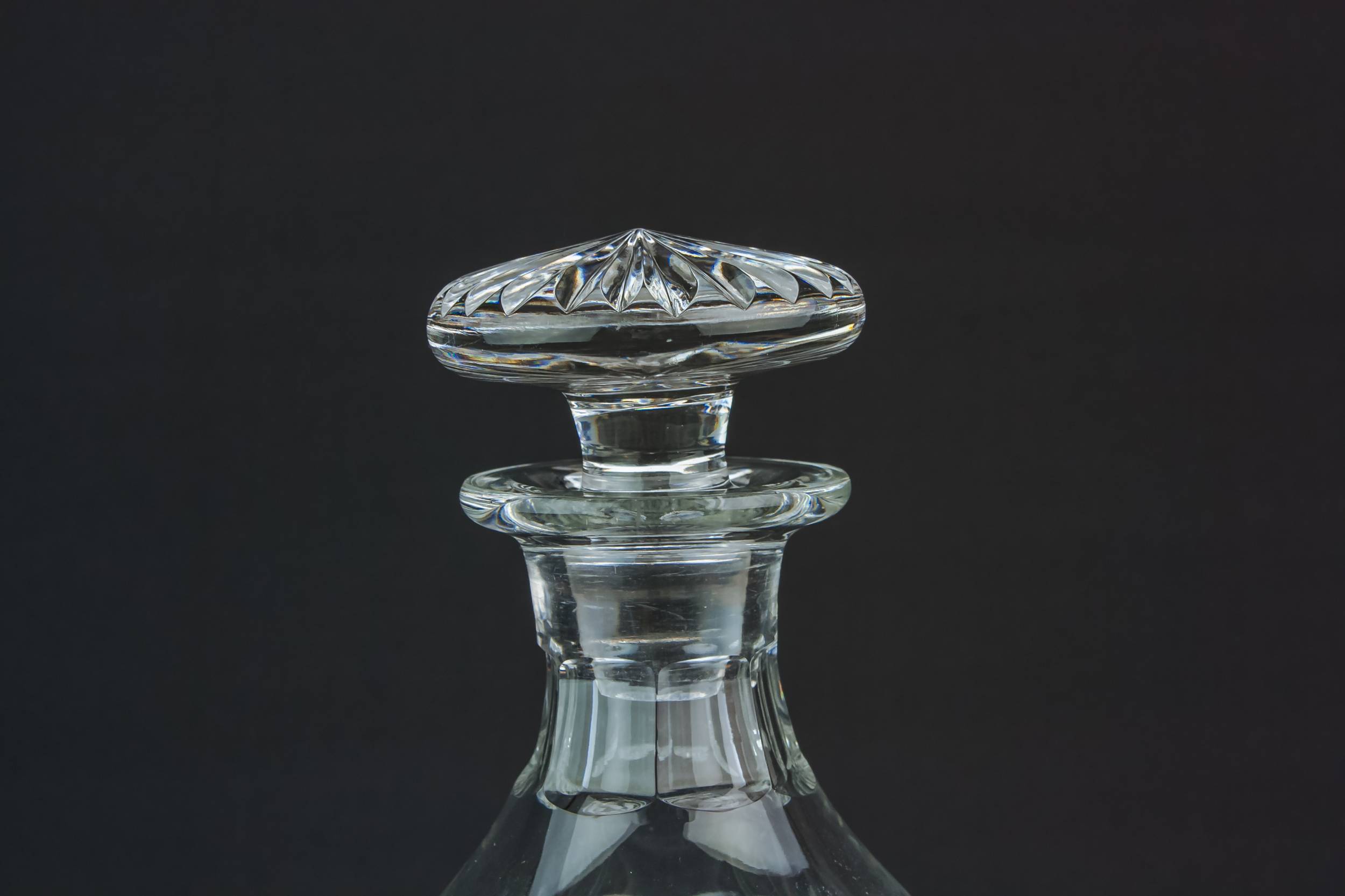 Cut Glass Crystal — Globular cut glass decanter 1