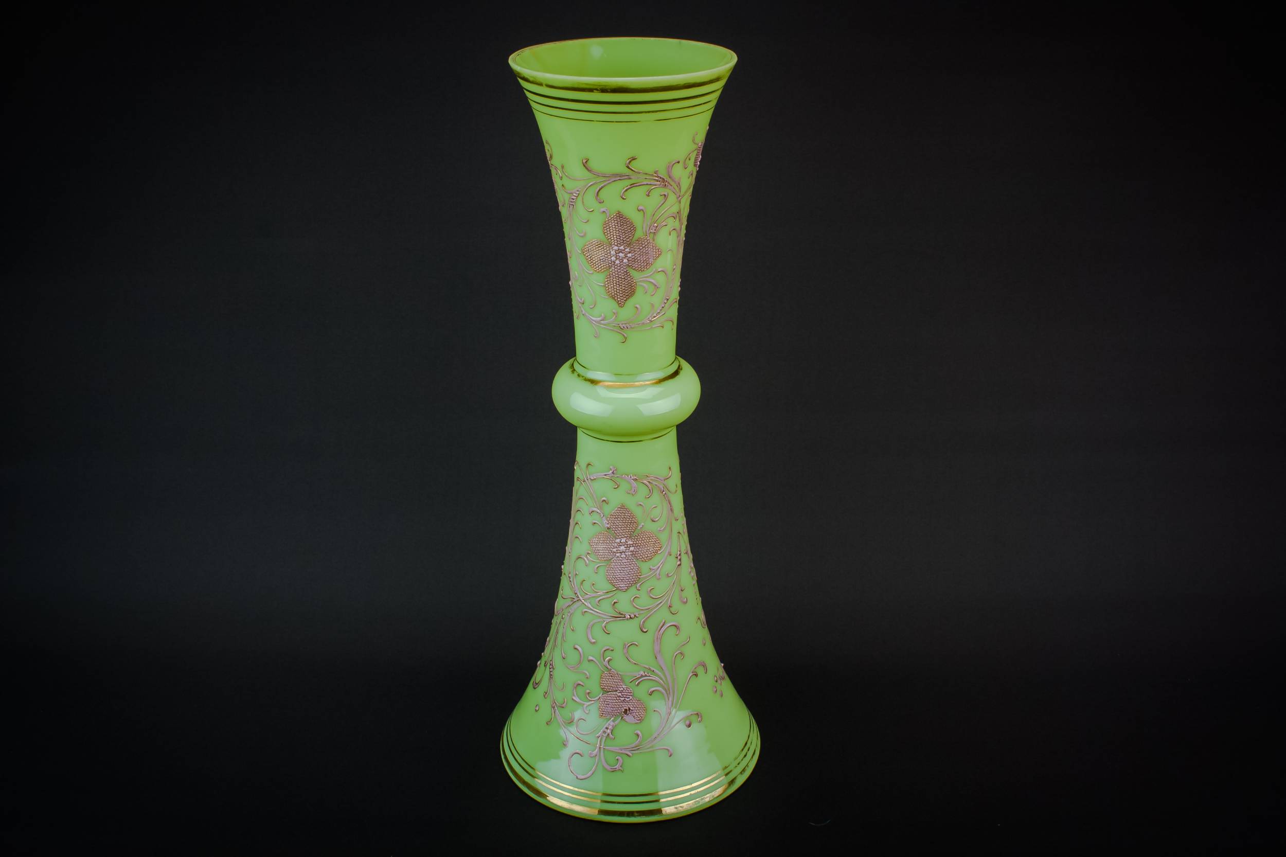 Glass Antique Floral — Tall trumpet vase