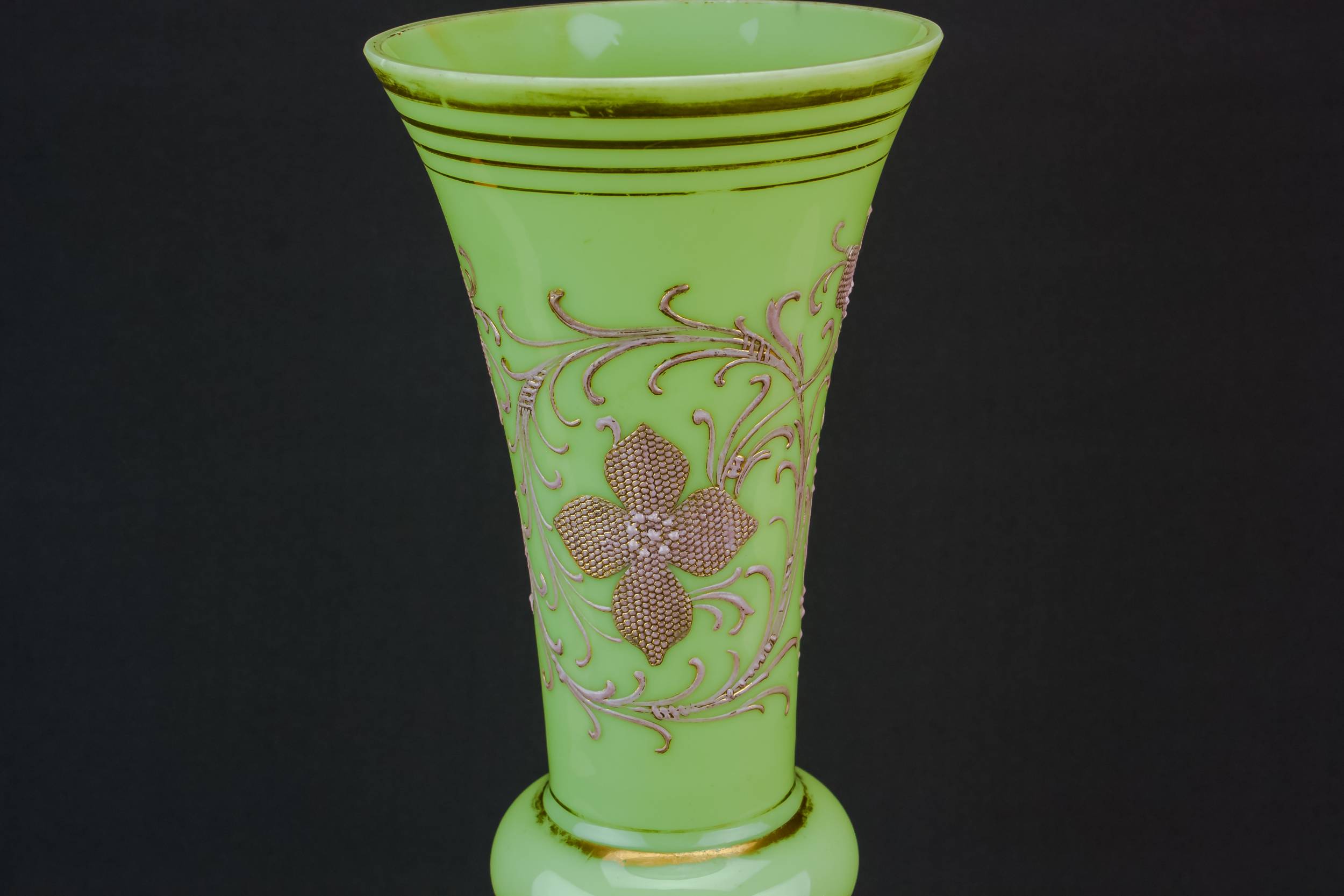 Glass Antique Floral — Tall trumpet vase 1
