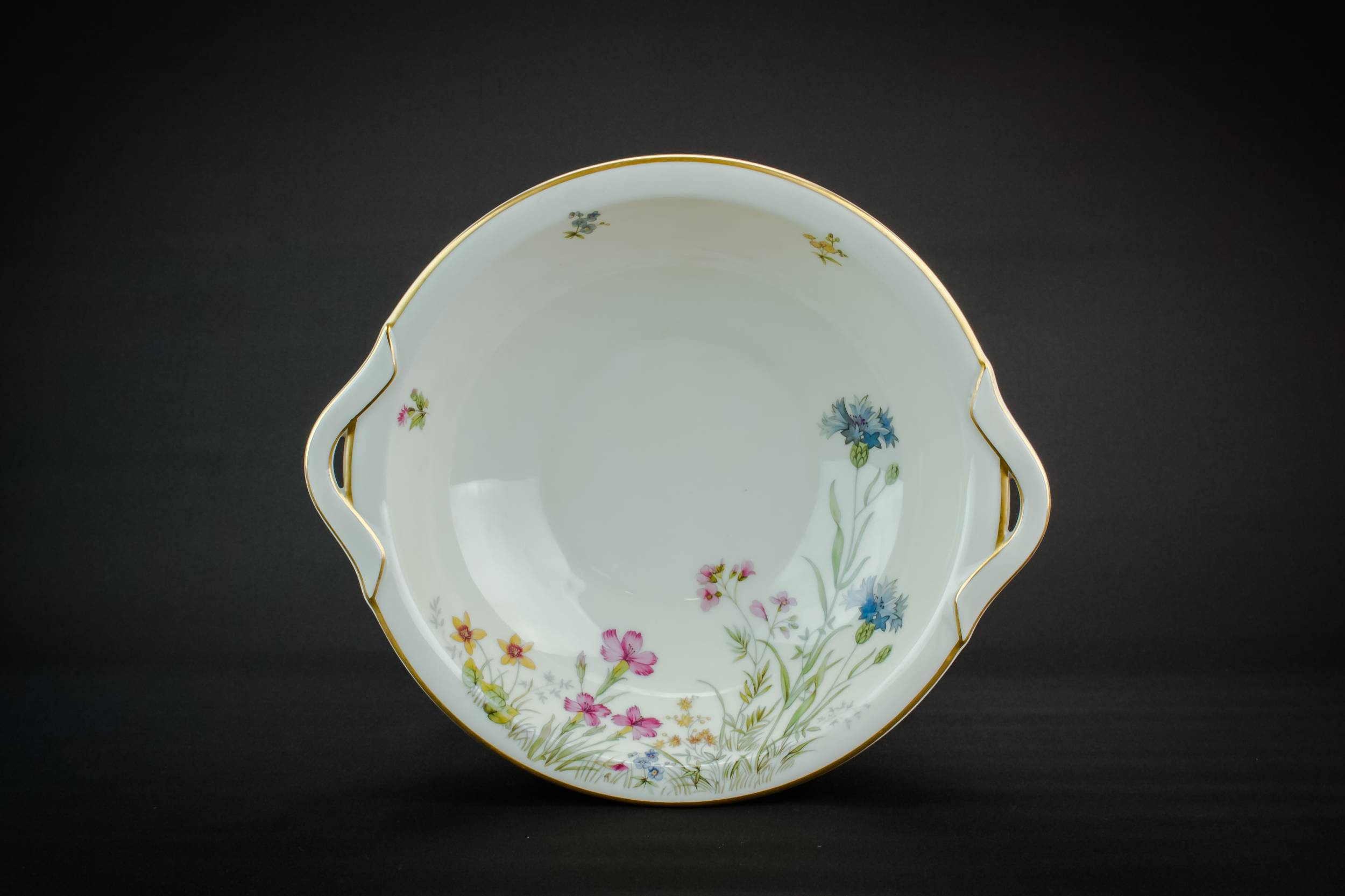 Elegant Cream Serving — Retro porcelain serving bowl
