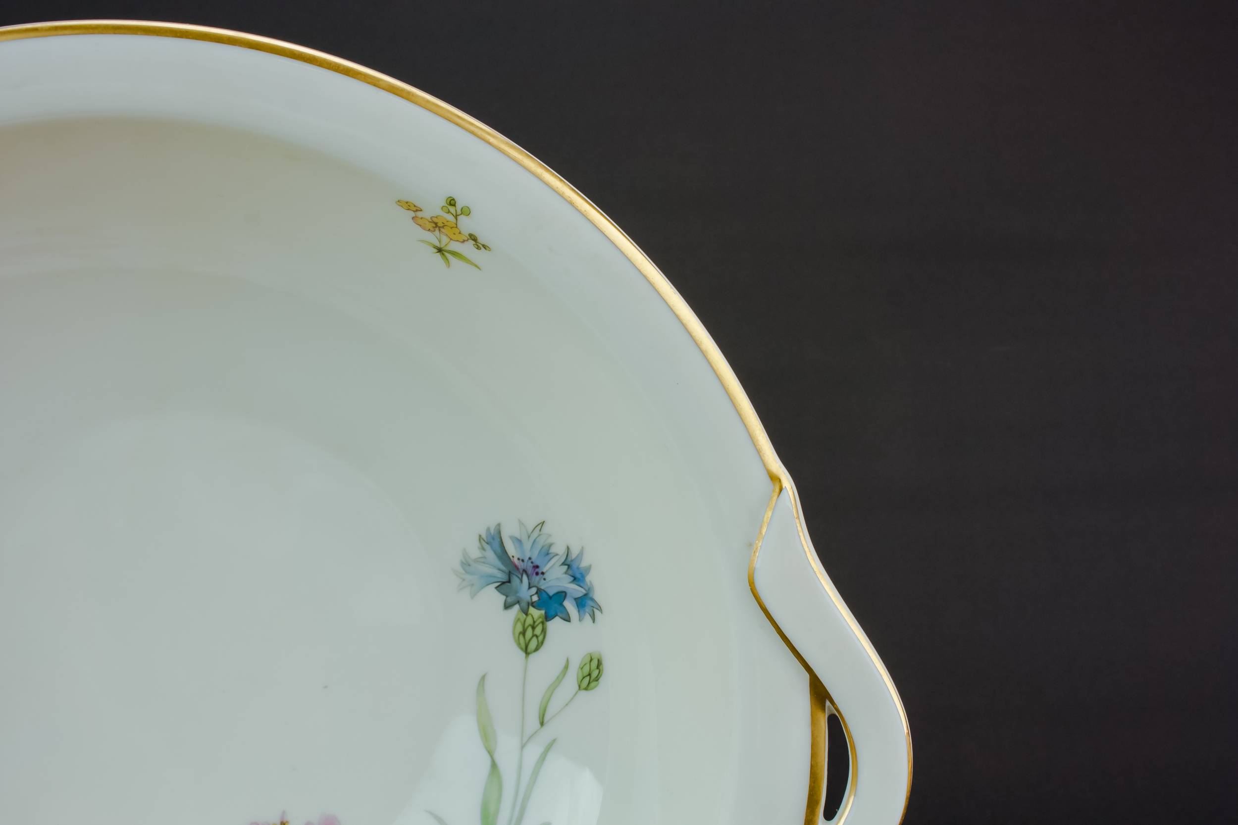 Elegant Cream Serving — Retro porcelain serving bowl 1
