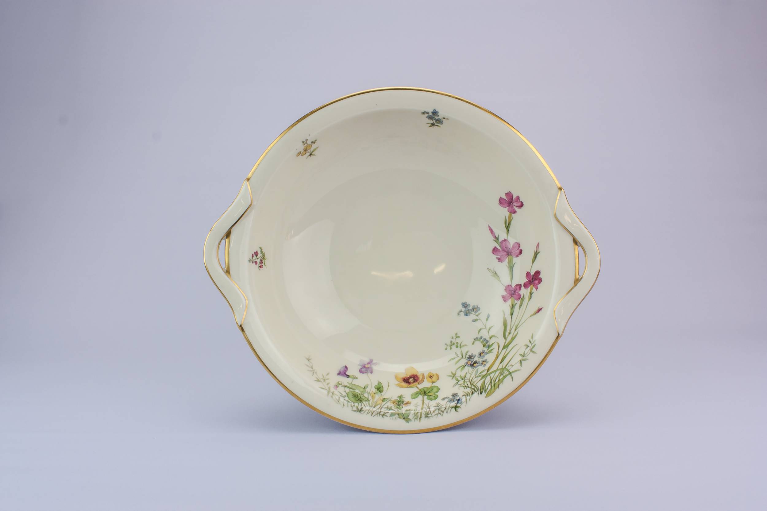 Porcelain Classical Serving — Retro porcelain serving bowl