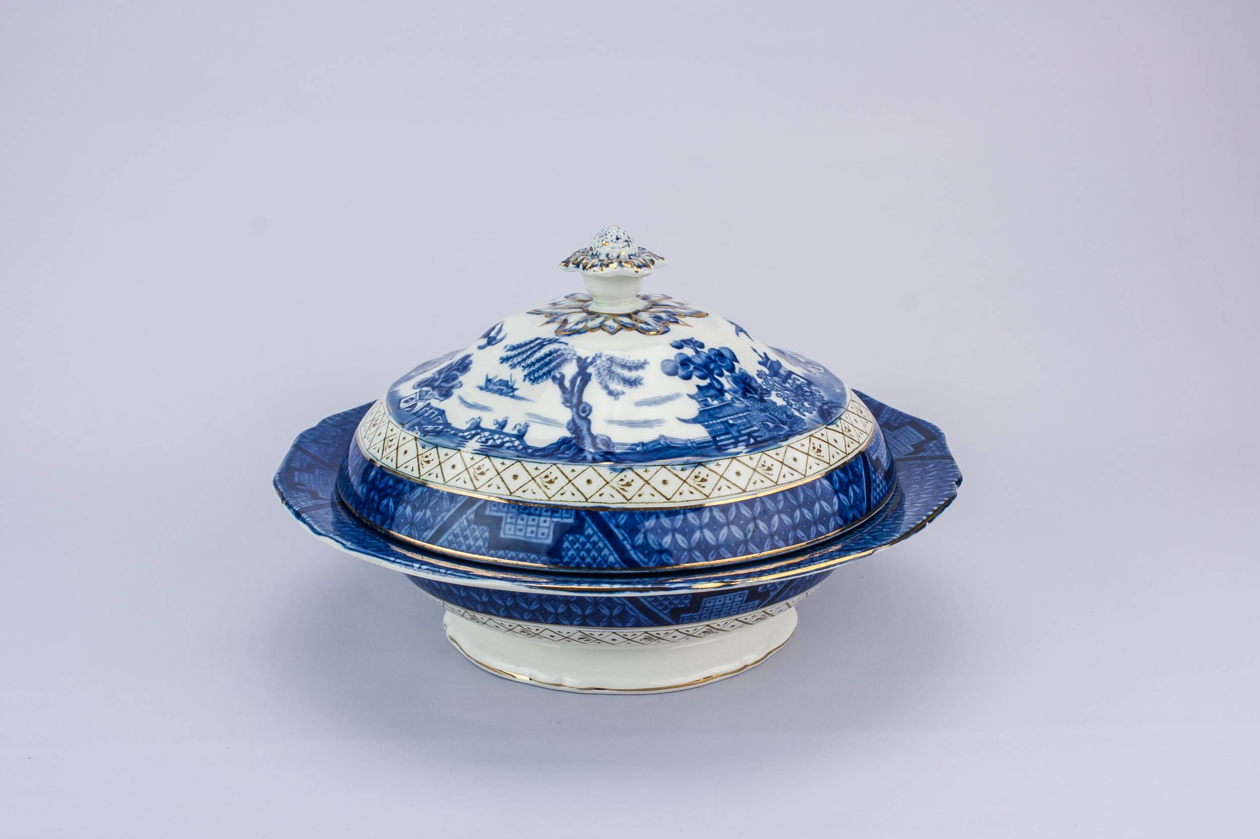 Attractive Retro Booths — Booths pottery tureen