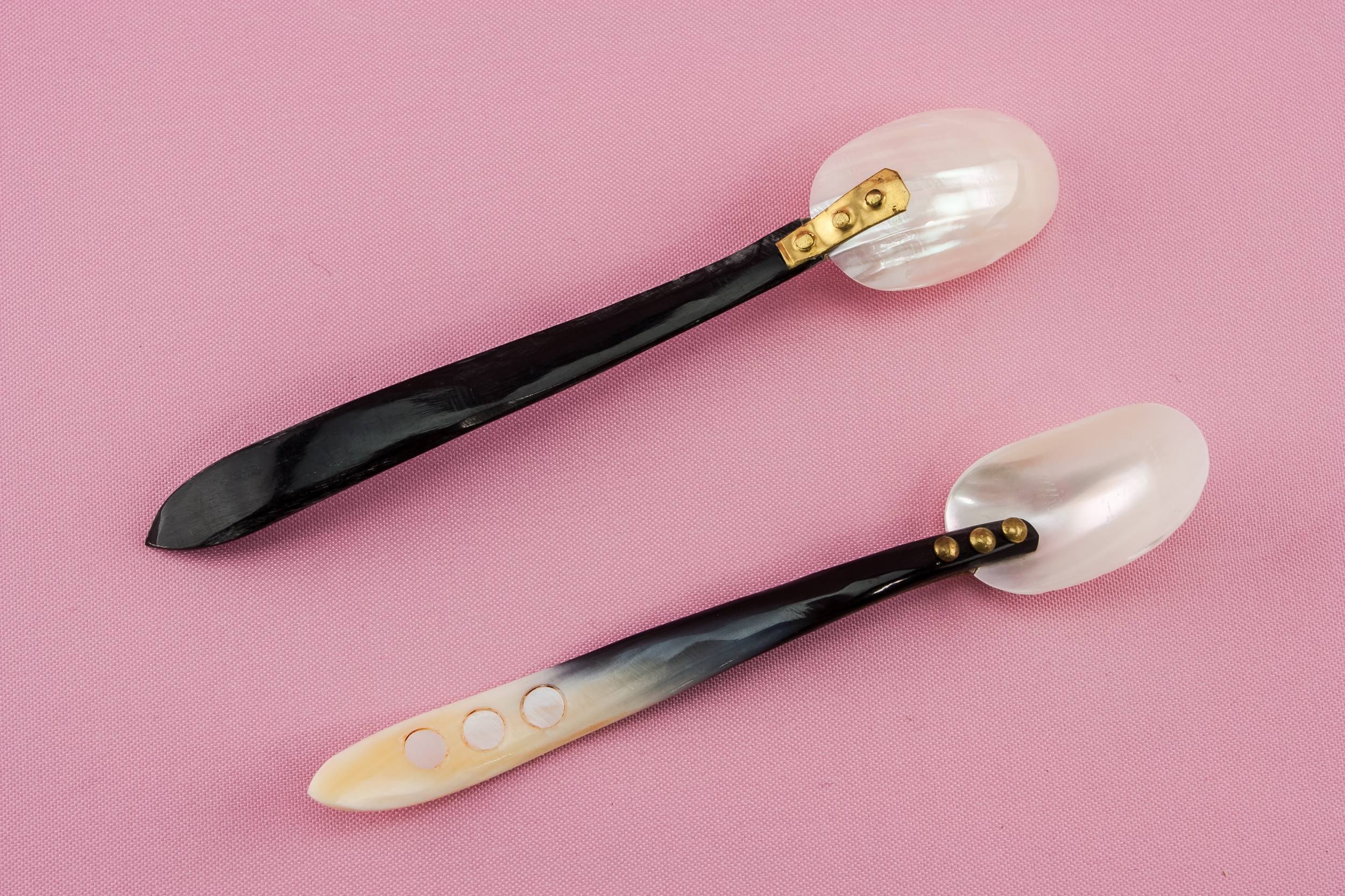 4 caviar spoons 1