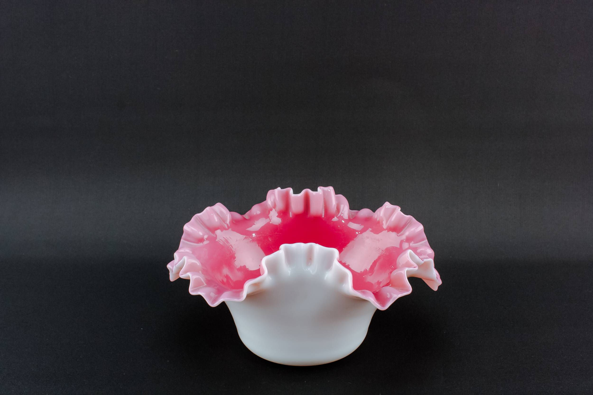 Antique Classical Ruffled — Blown glass serving bowl