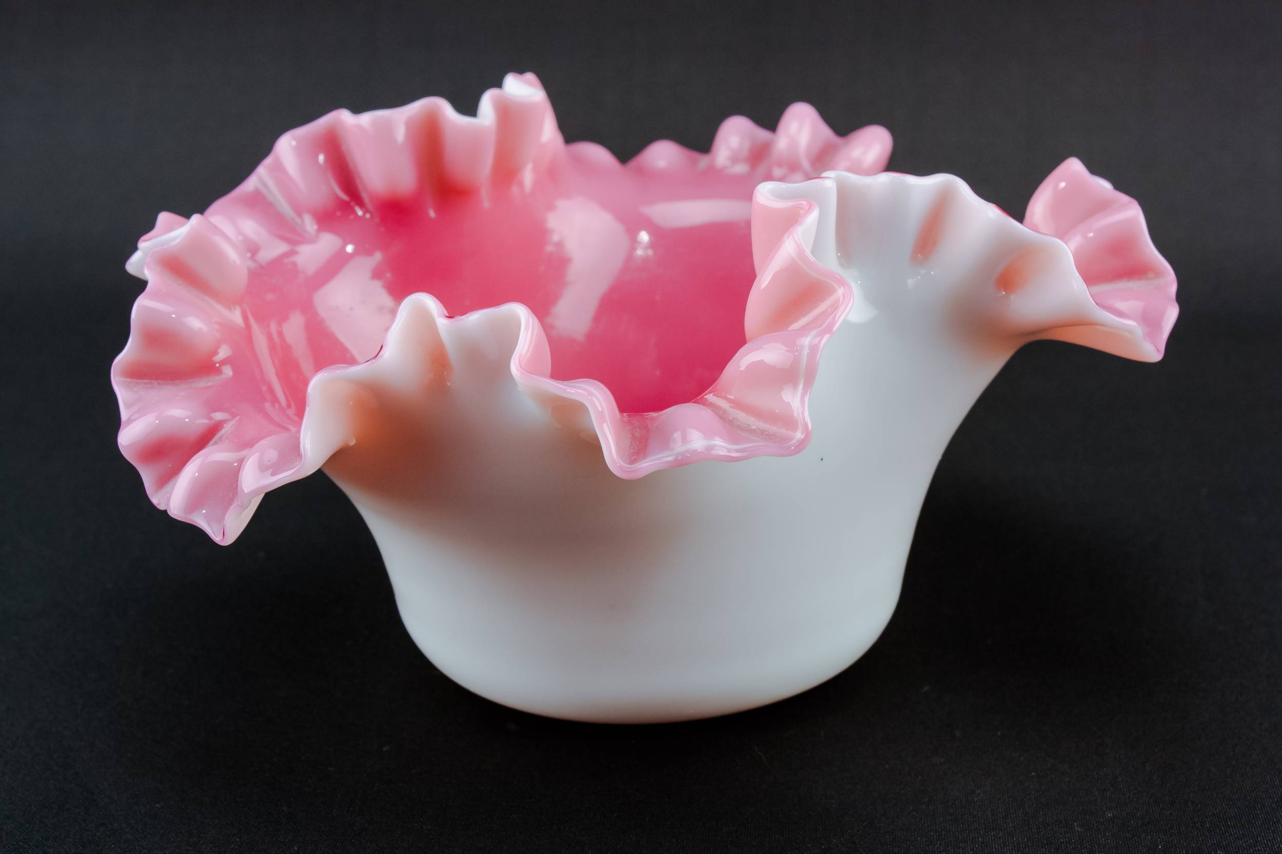 Antique Classical Ruffled — Blown glass serving bowl 1
