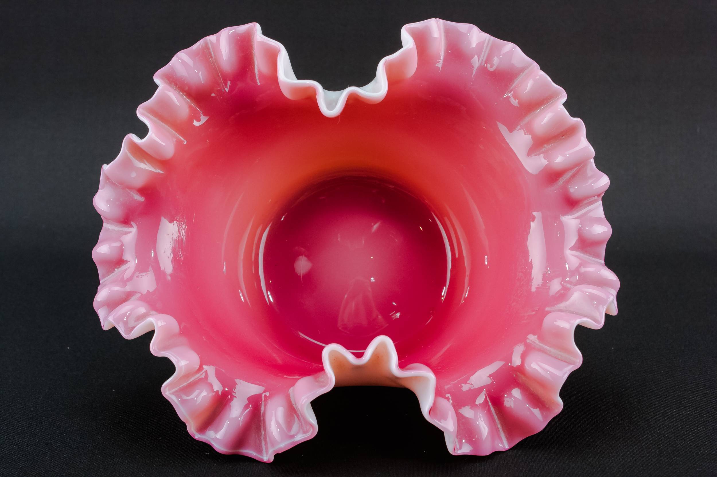 Antique Classical Ruffled — Blown glass serving bowl 2