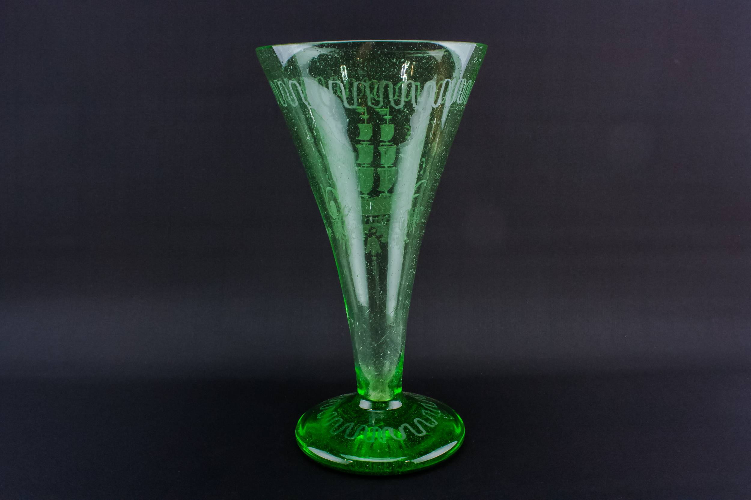 Beautiful Vintage VASE — Green glass trumpet vase 1