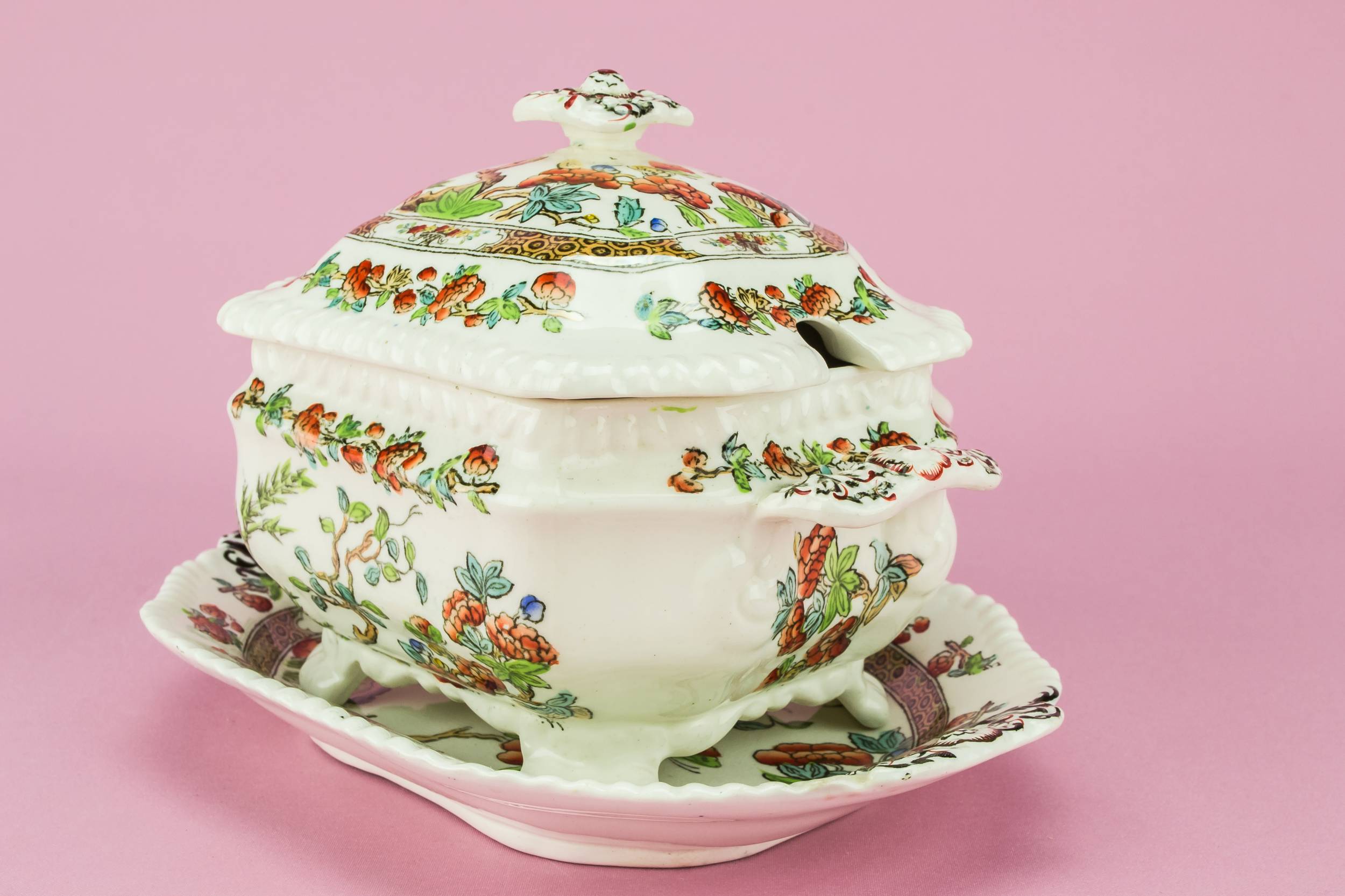 Antique Elegant Pottery — Copeland pottery tureen 1
